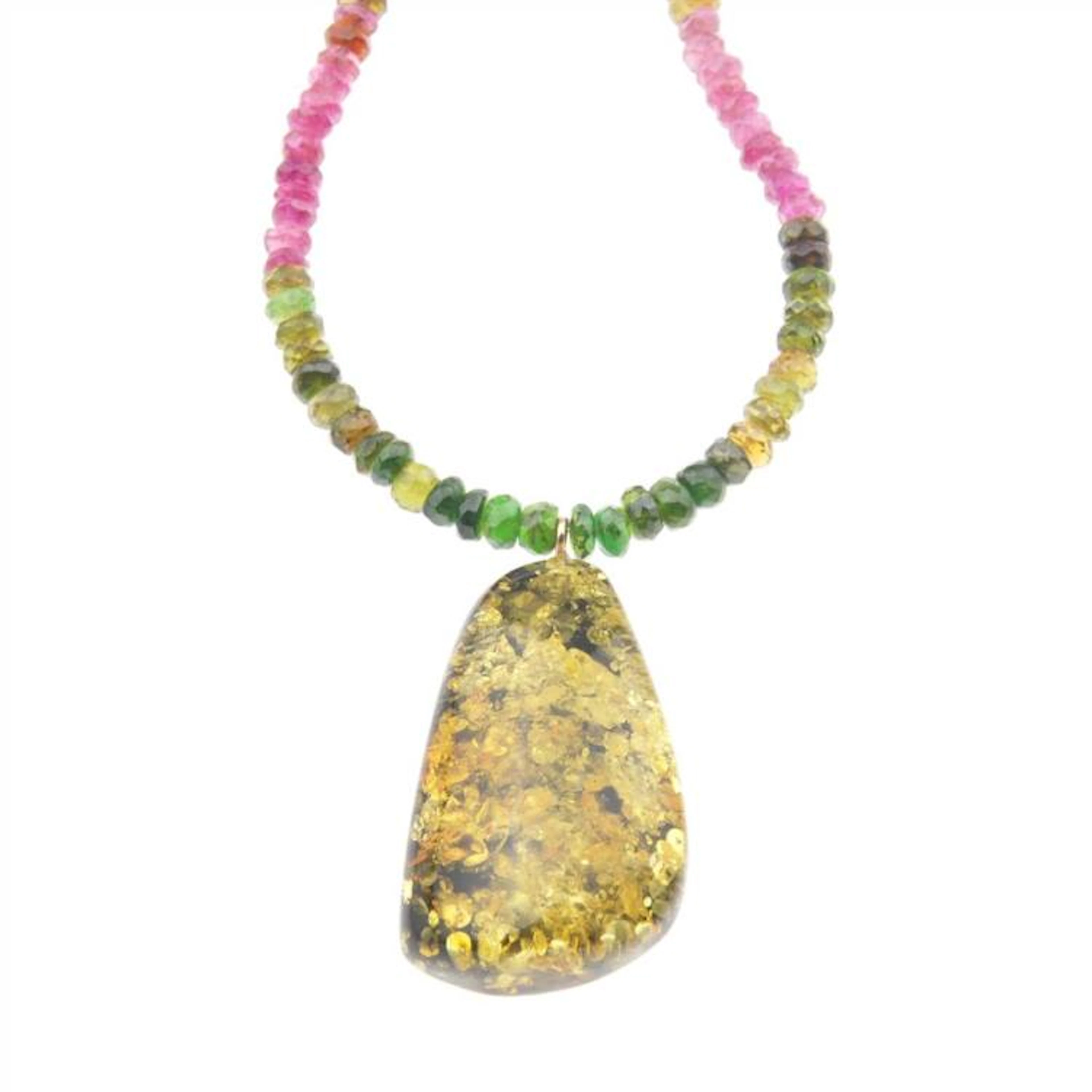 COLLAR DE TURMALINAS Y COLGANTE EN AMBAR.