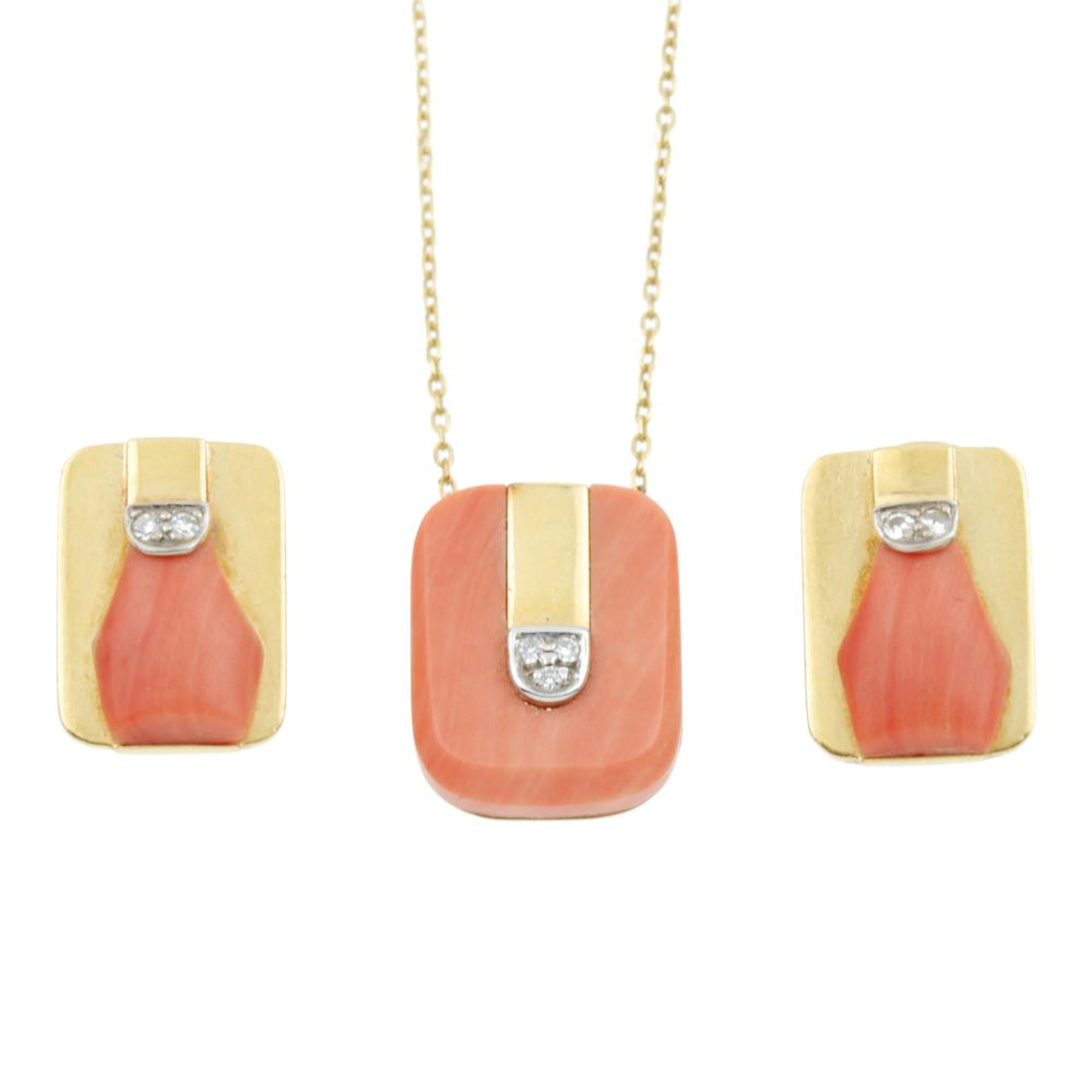 EARRINGS AND PENDANT SET.