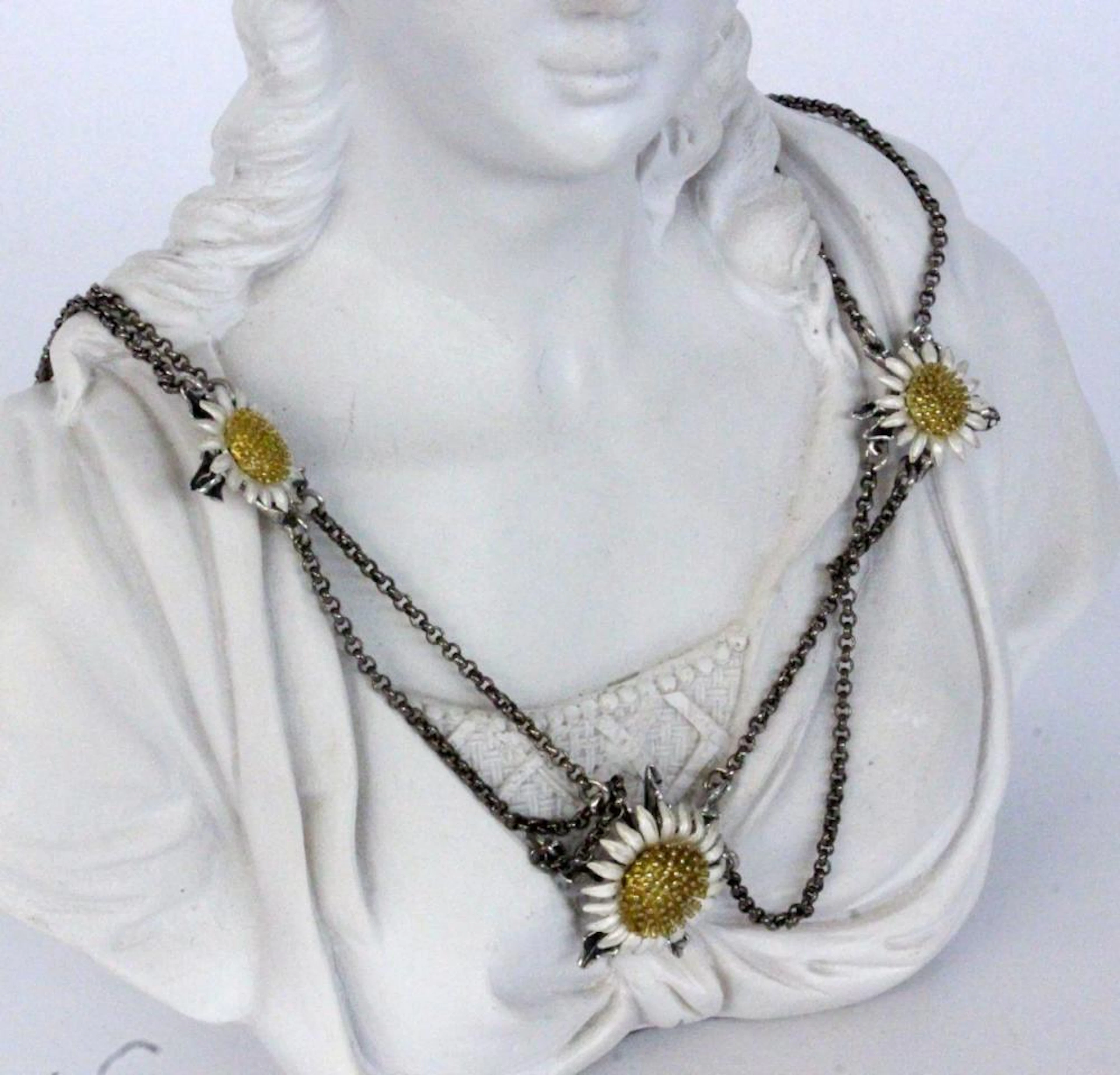 A TRADITIONAL COSTUME NECKLACE Silver with