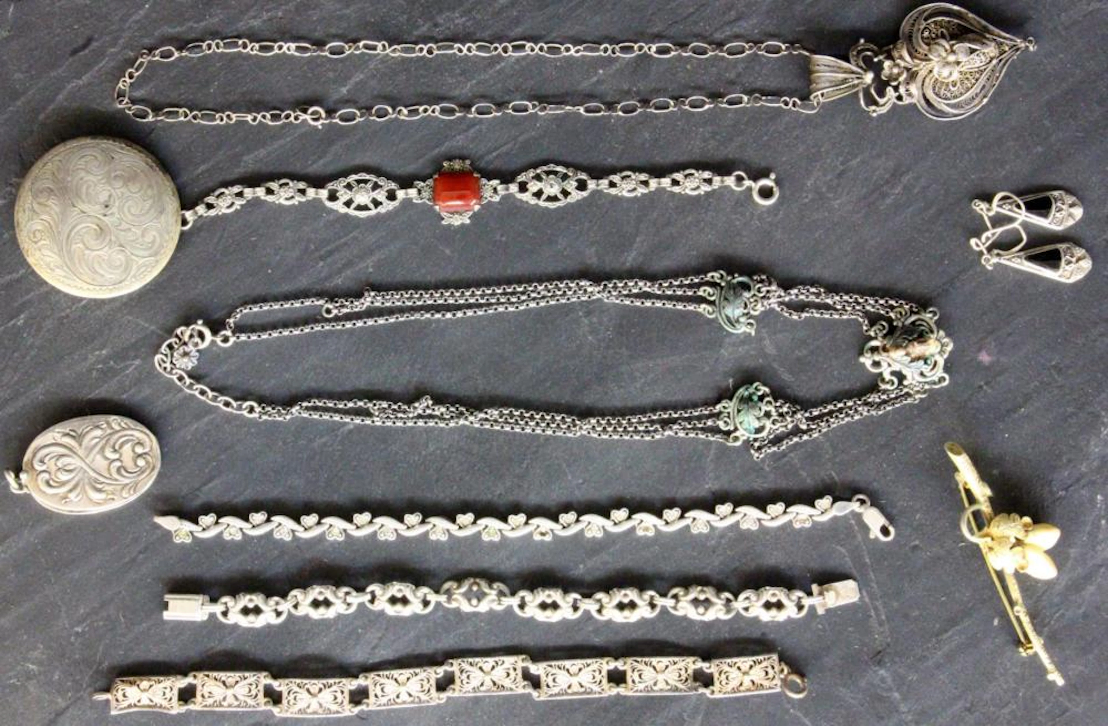 A LOT OF 10 SILVER JEWELLERY PIECES