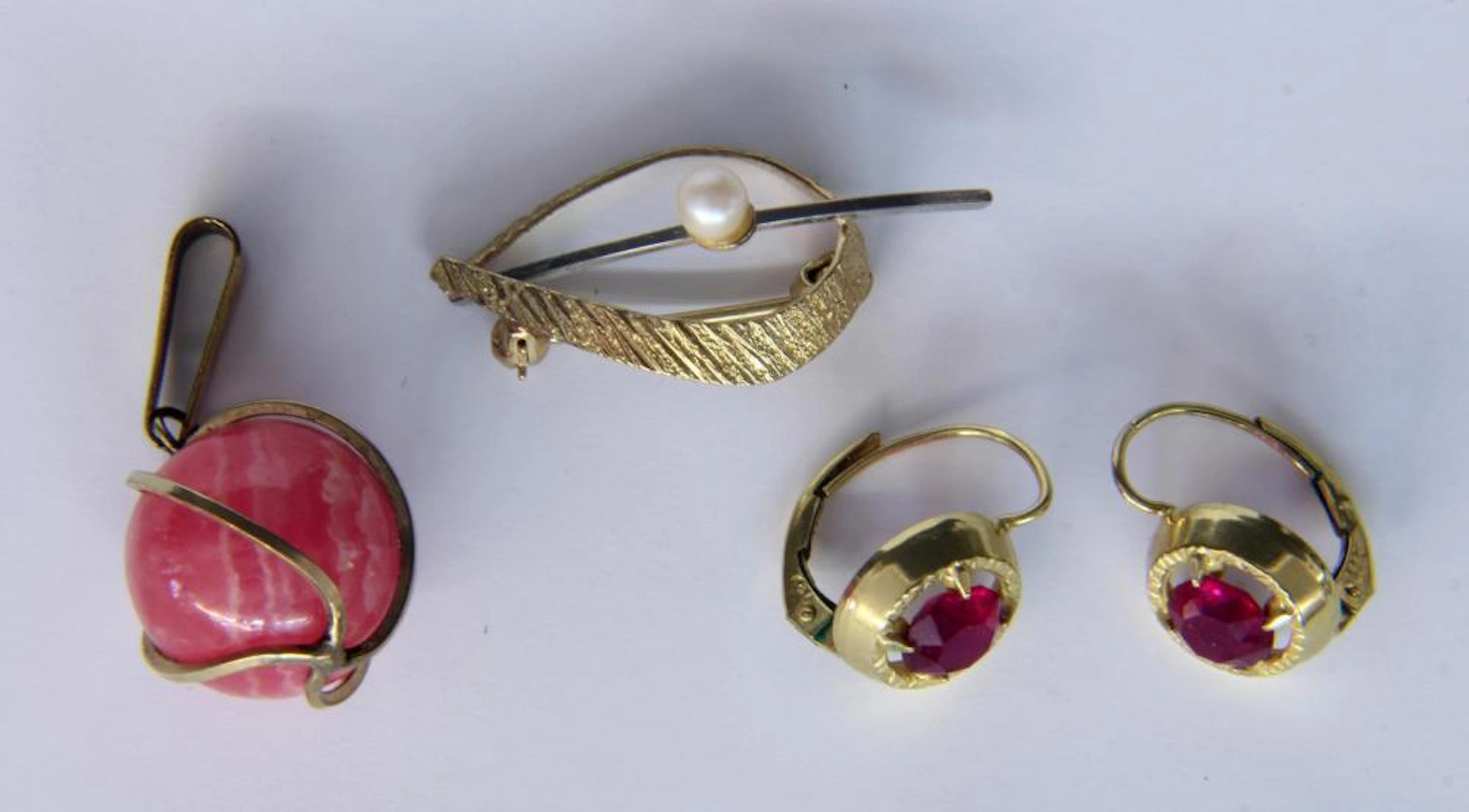 3 JEWELLERY PIECES 333/000 yellow gold