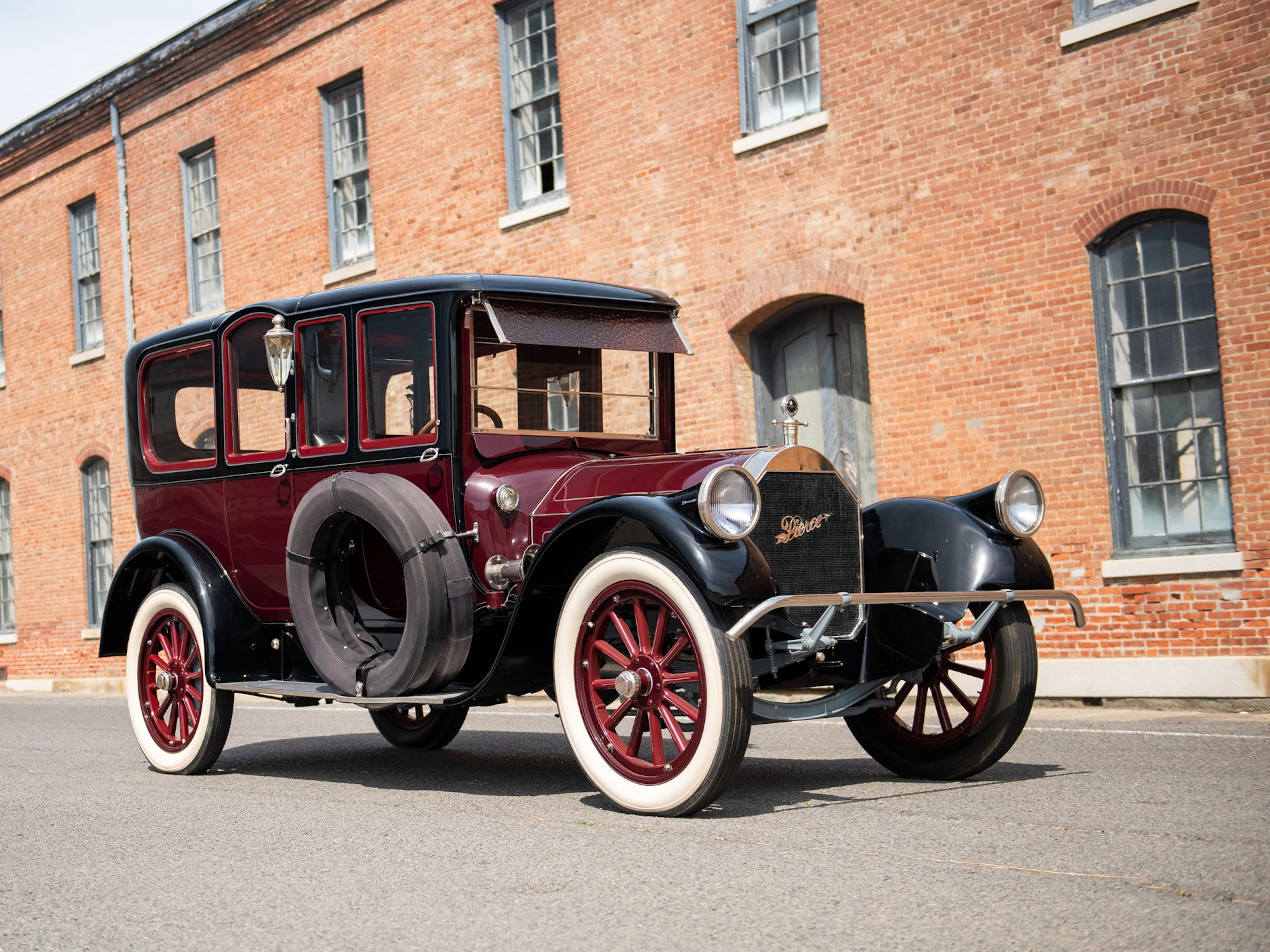 1916 Pierce-Arrow Model 48-B-4 Vestibule Suburban