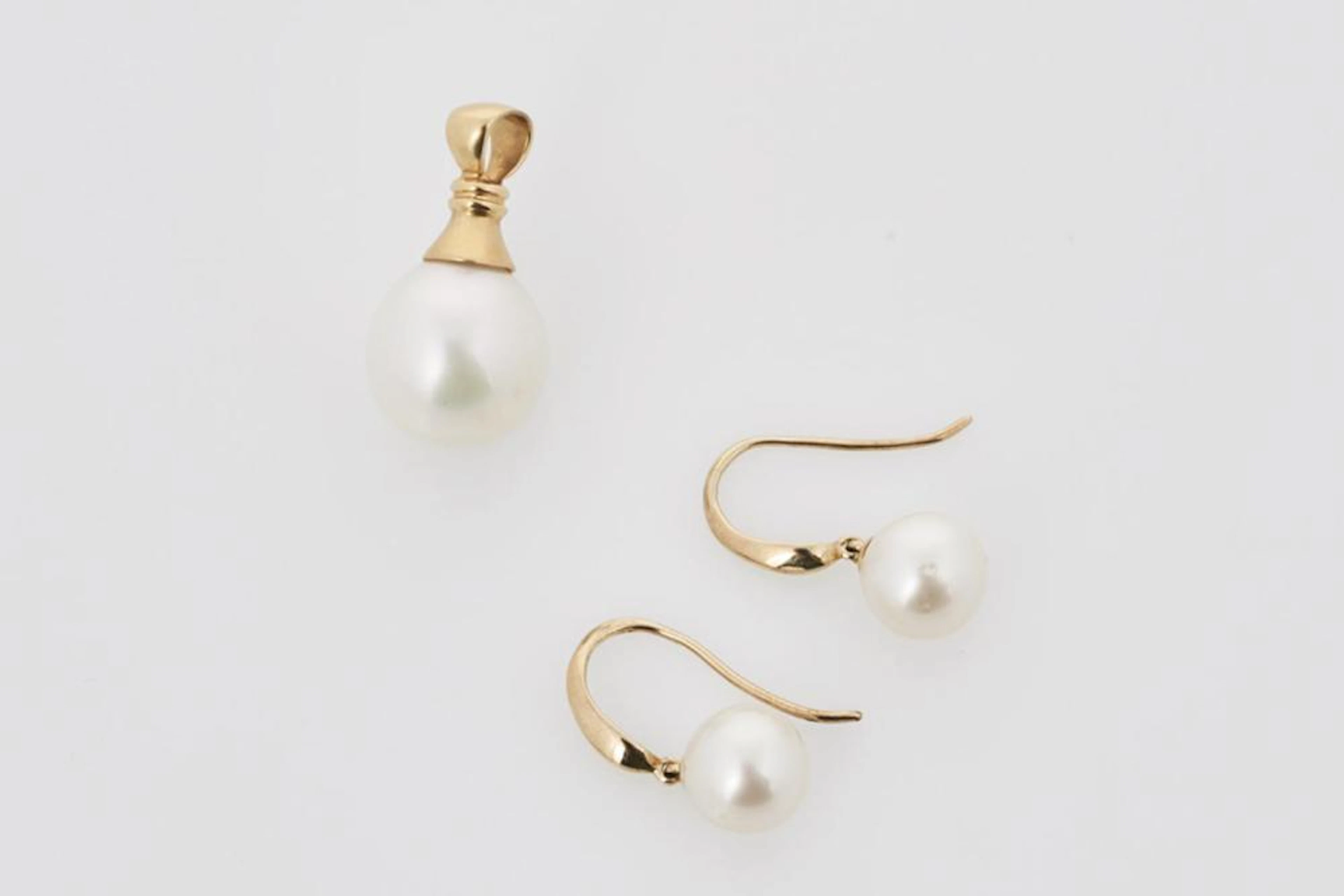 Gold and Pearl set