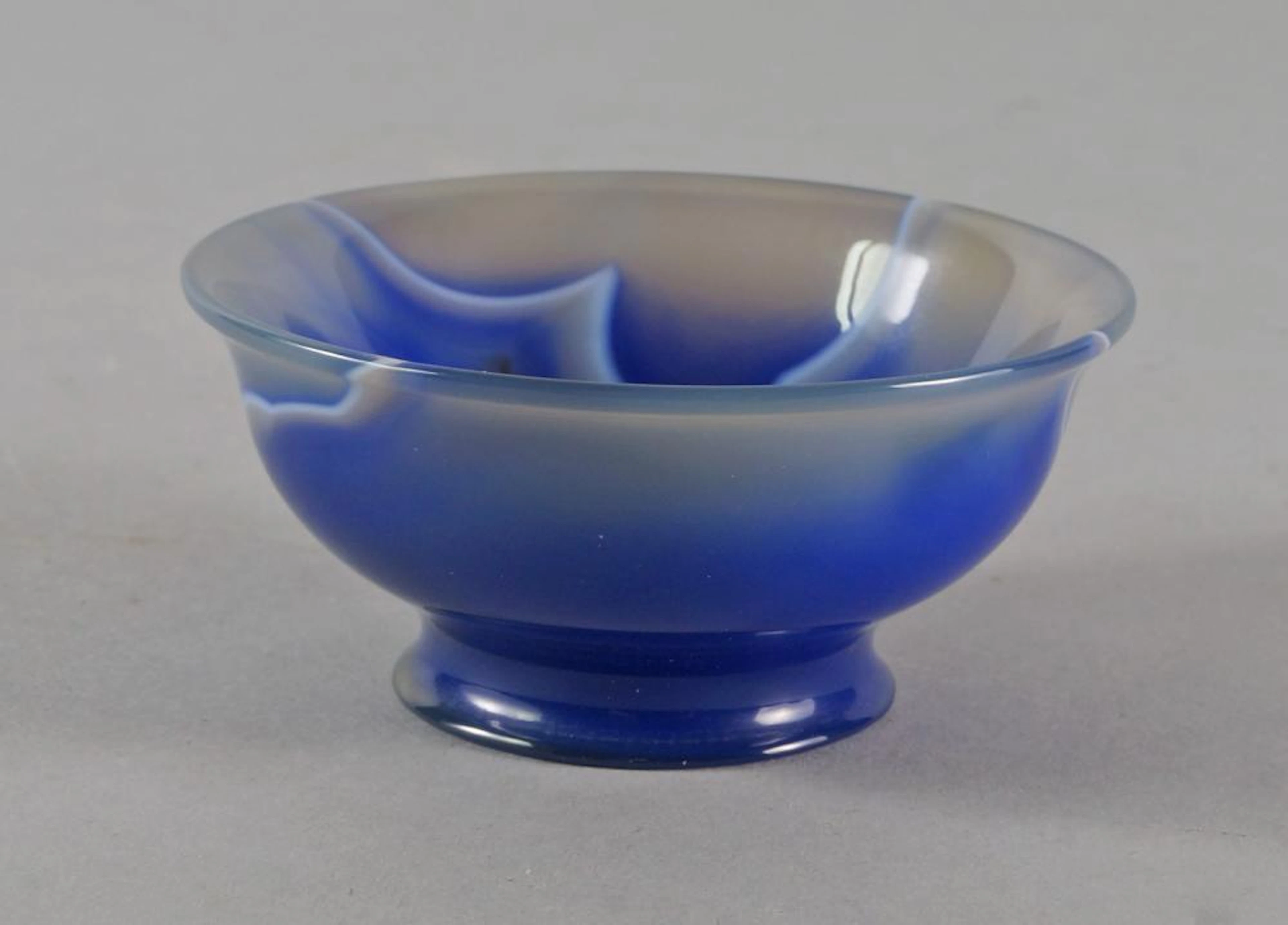 Vacheron Constantin A pale blue dyed agate tazza, late 20th century