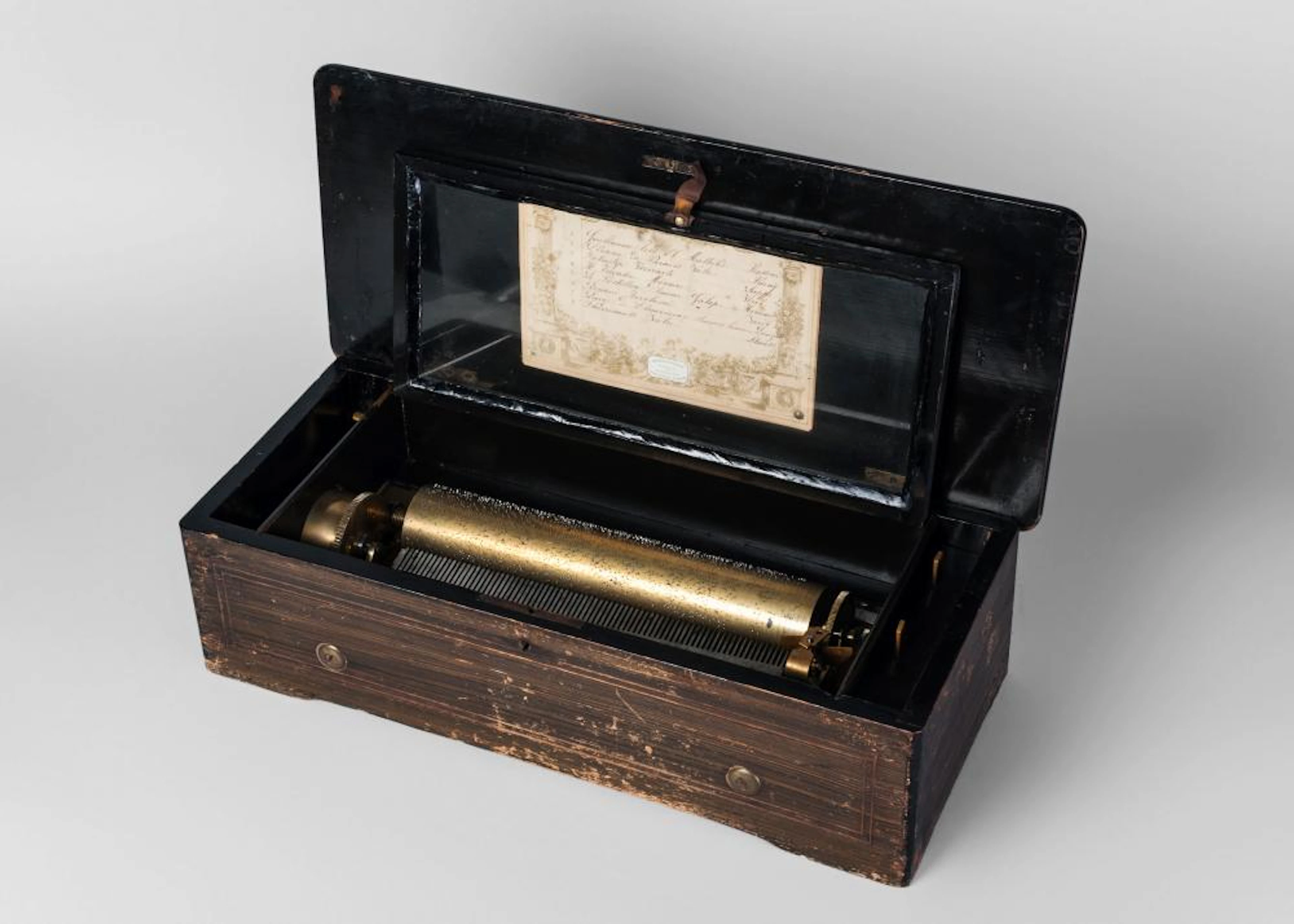 A Swiss Music box by Perrin Chopard, 19th century, playing 8 airs