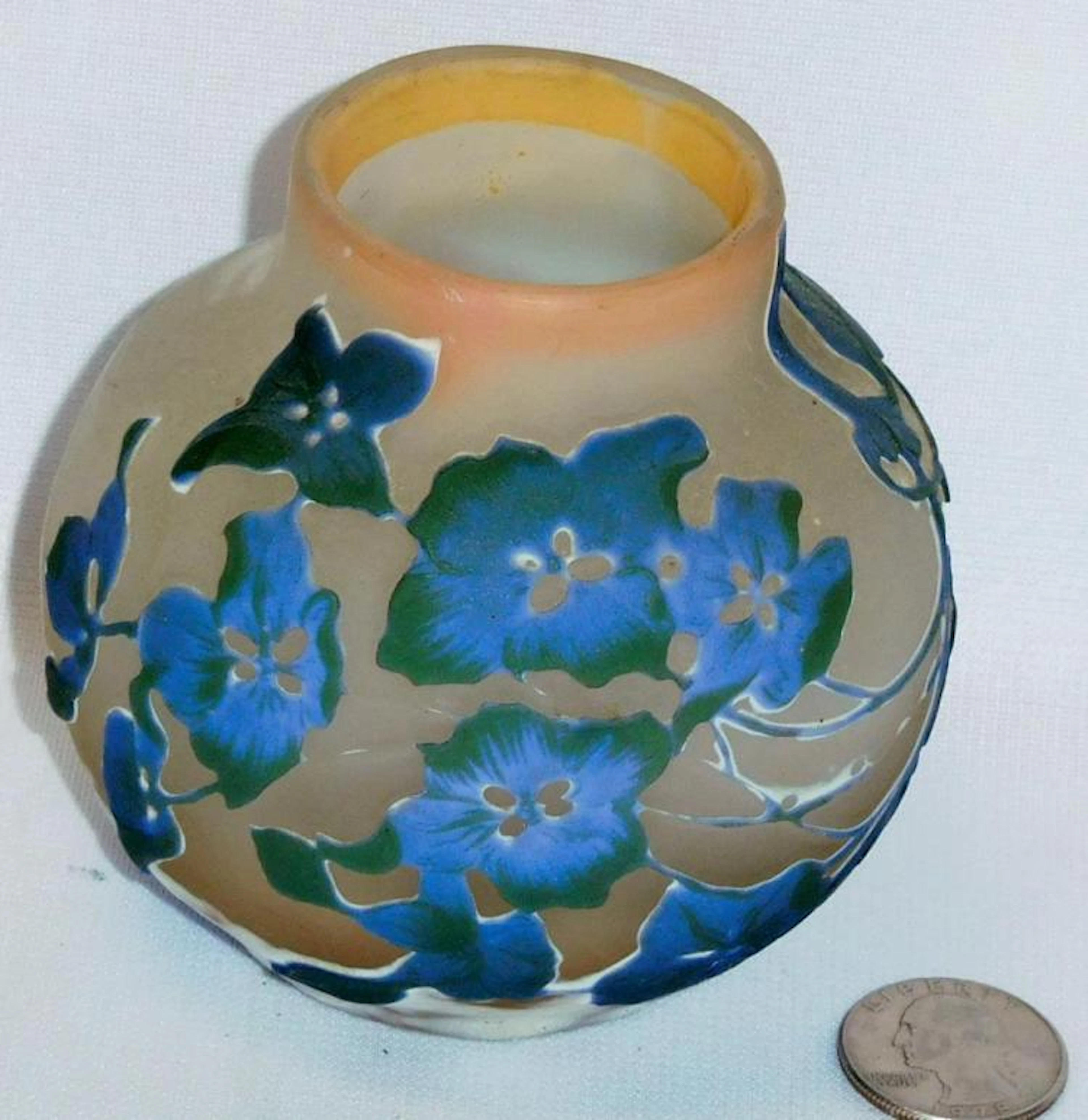 Beautiful c. 1900 Signed Galle French Cameo Cut Art Glass Flower Pattern Vase 4"