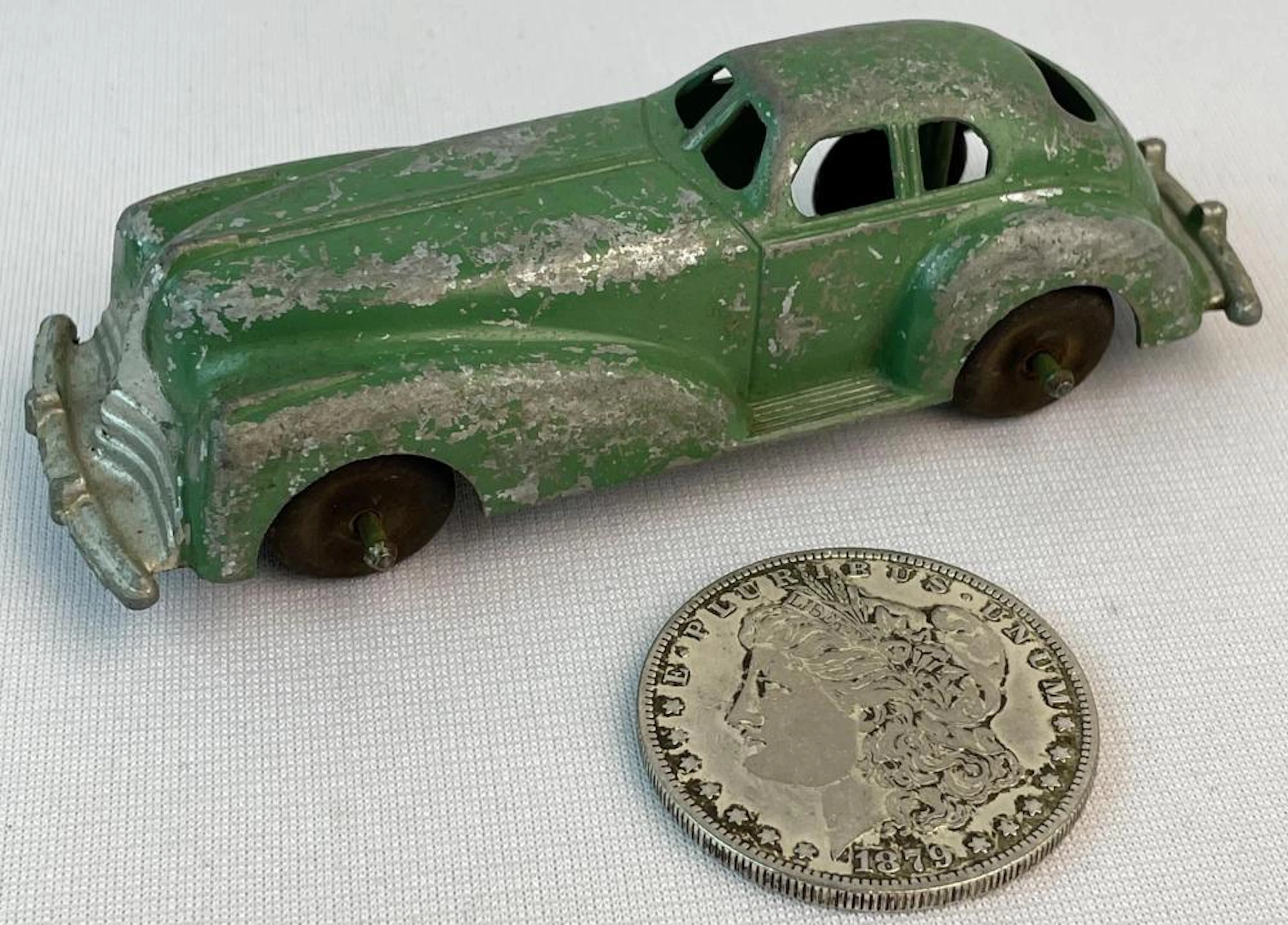 Vintage c. 1940 Manoil No. 707 Die-Cast Airflow Coupe w/ Original Green Paint
