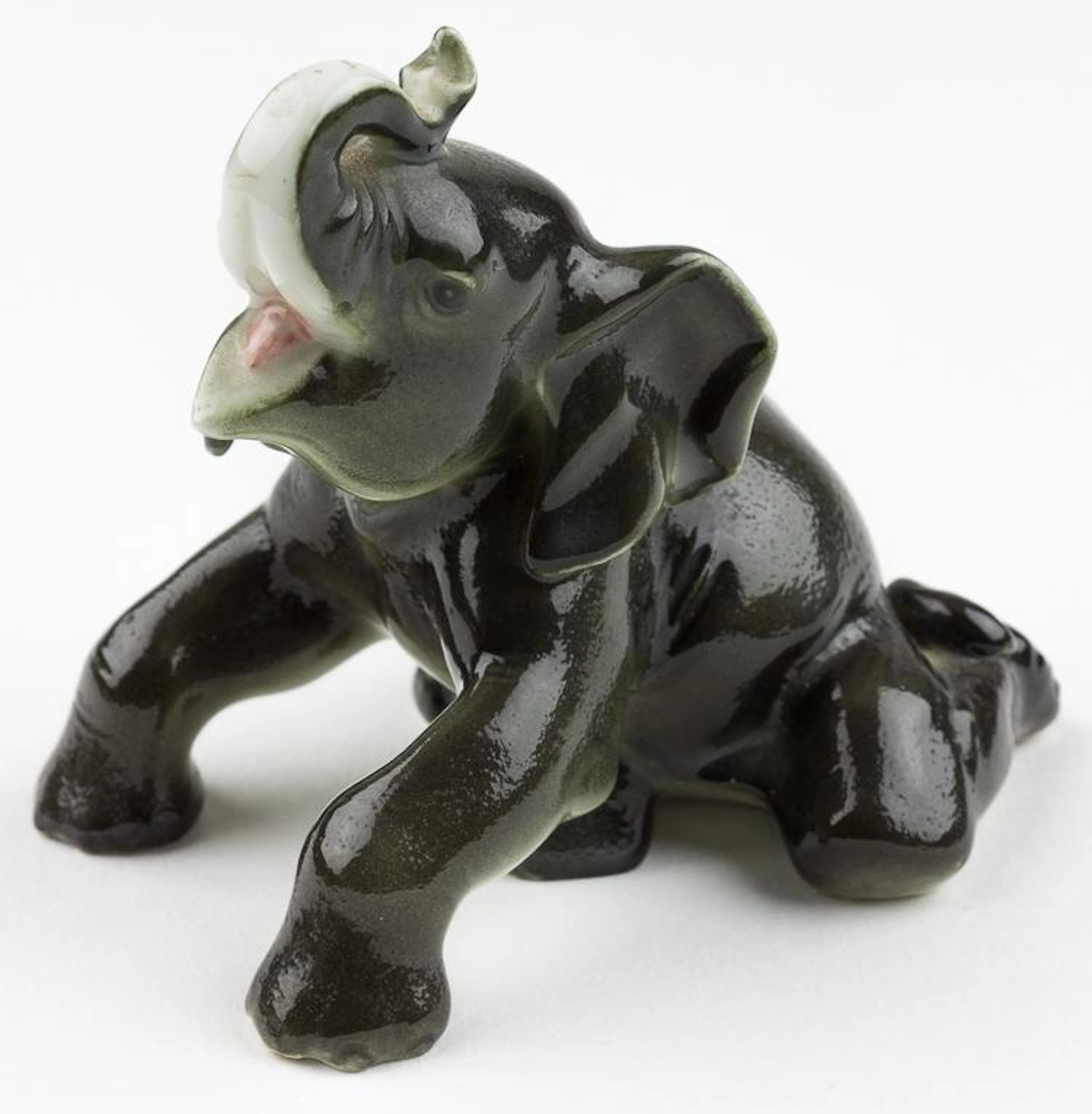 ALLACH "SITZENDER ELEFANT NO. 4"