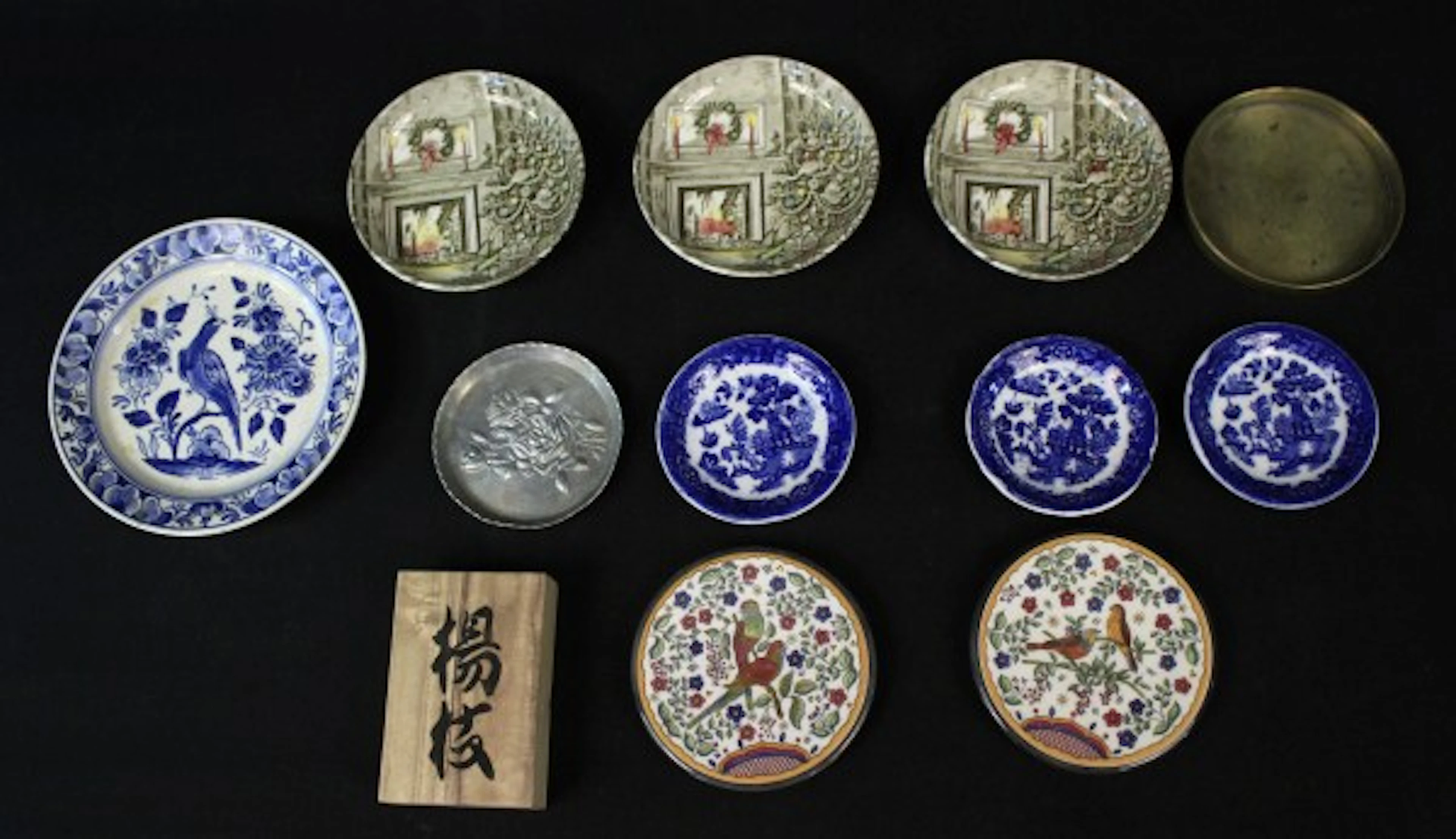 Small Decorative Plates - Wooden Box