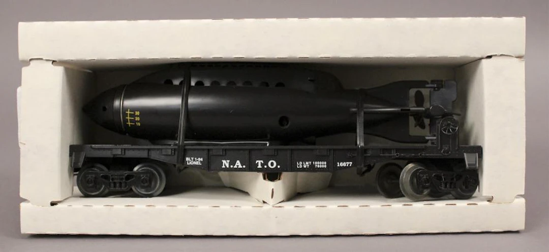 Lionel 6-16677 NATO Flatcar - Royal Navy Submarine