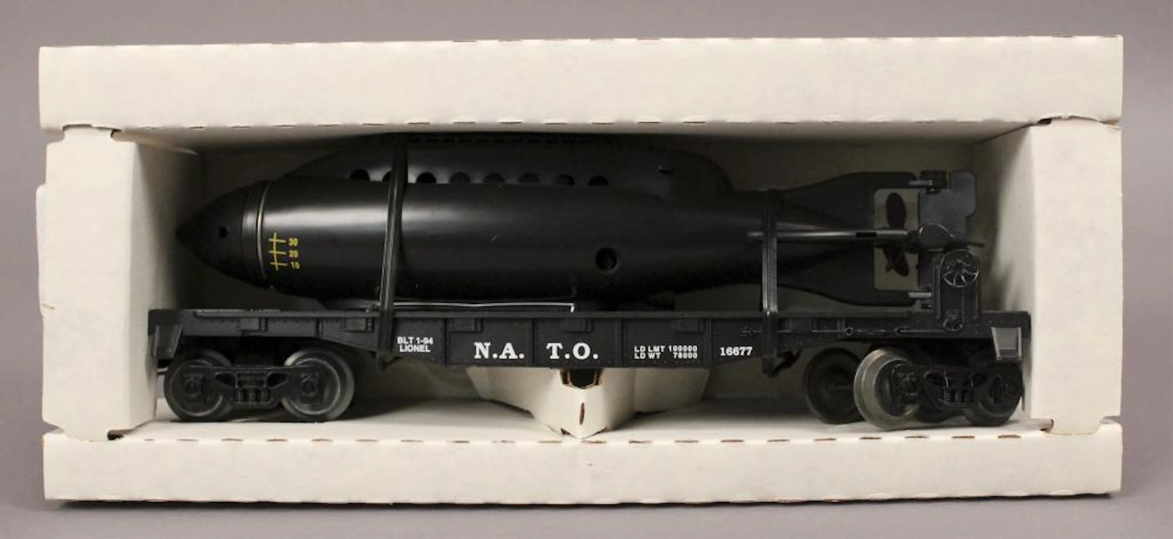 Lionel 6-16677 NATO Flatcar - Royal Navy Submarine