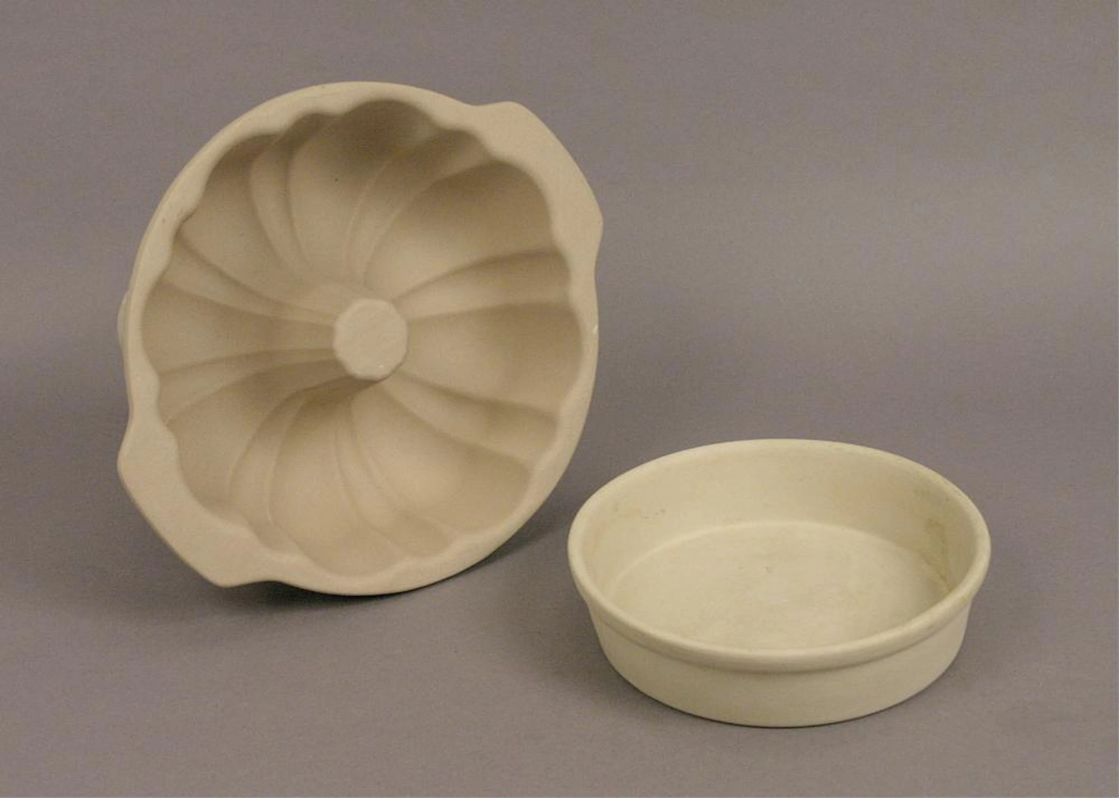 Pampered Chef Stoneware Bundt Pan & Mini Baker
