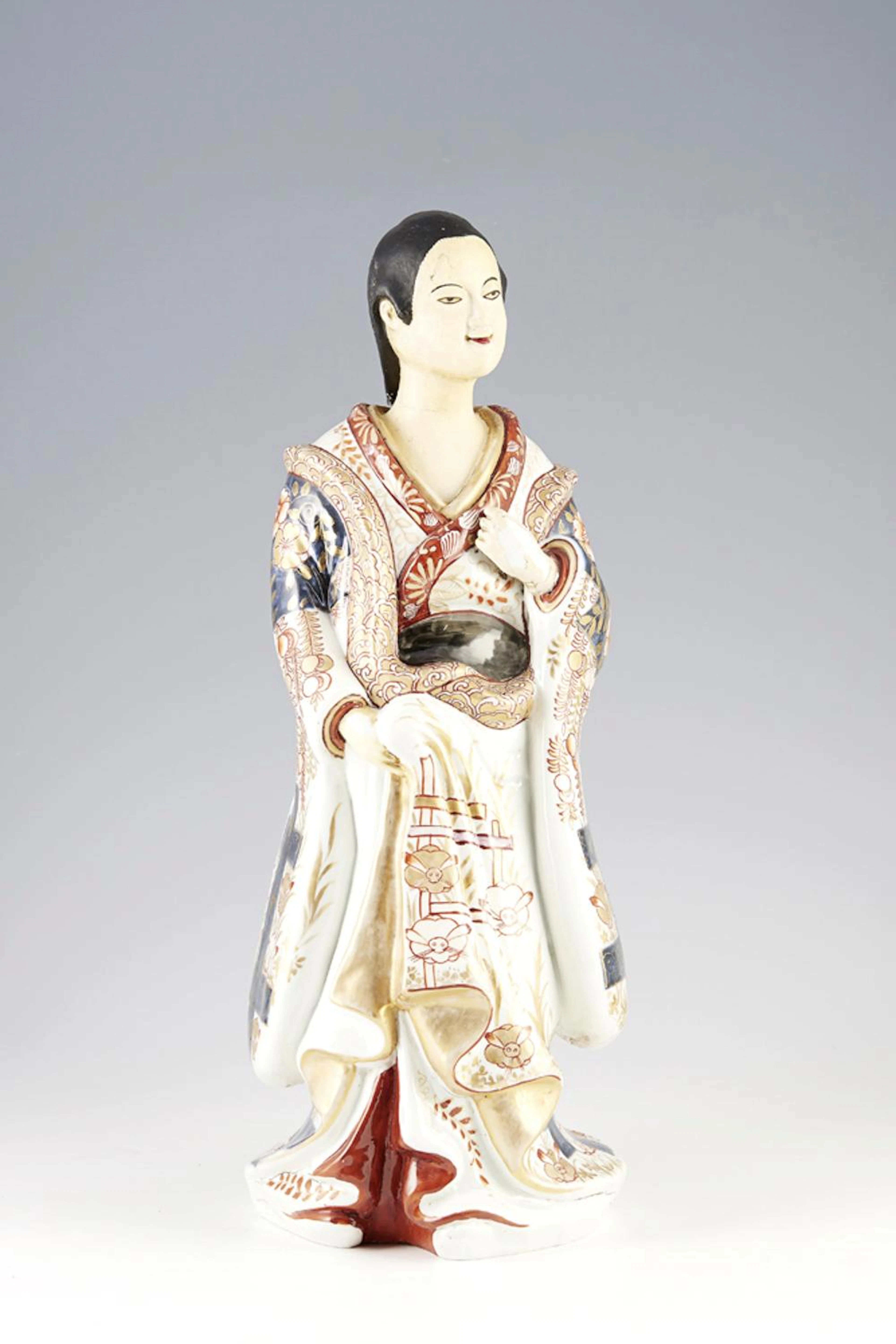 Figura feminina oriental, escultura em porcelana