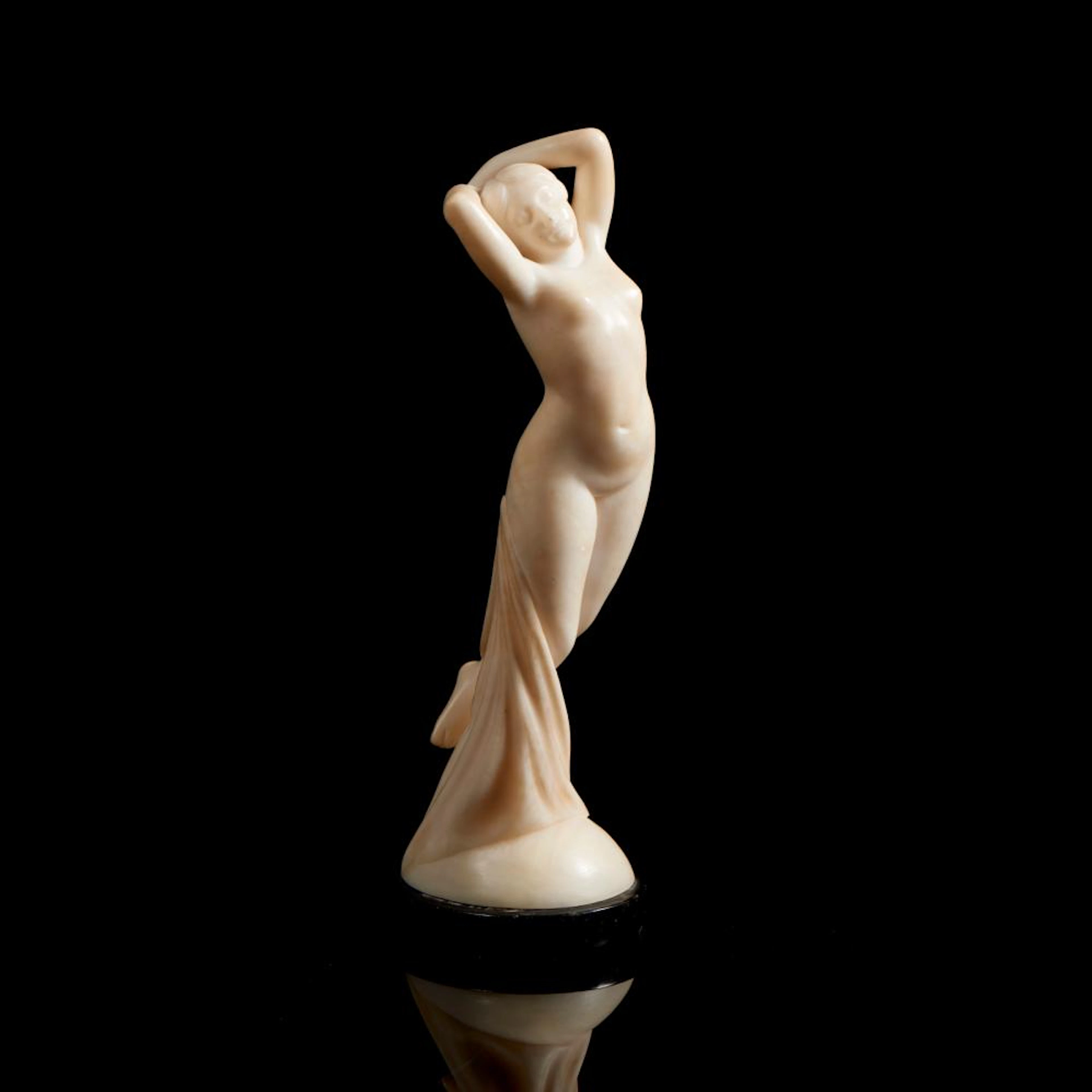 Figura feminina desnuda, escultura em alabastro