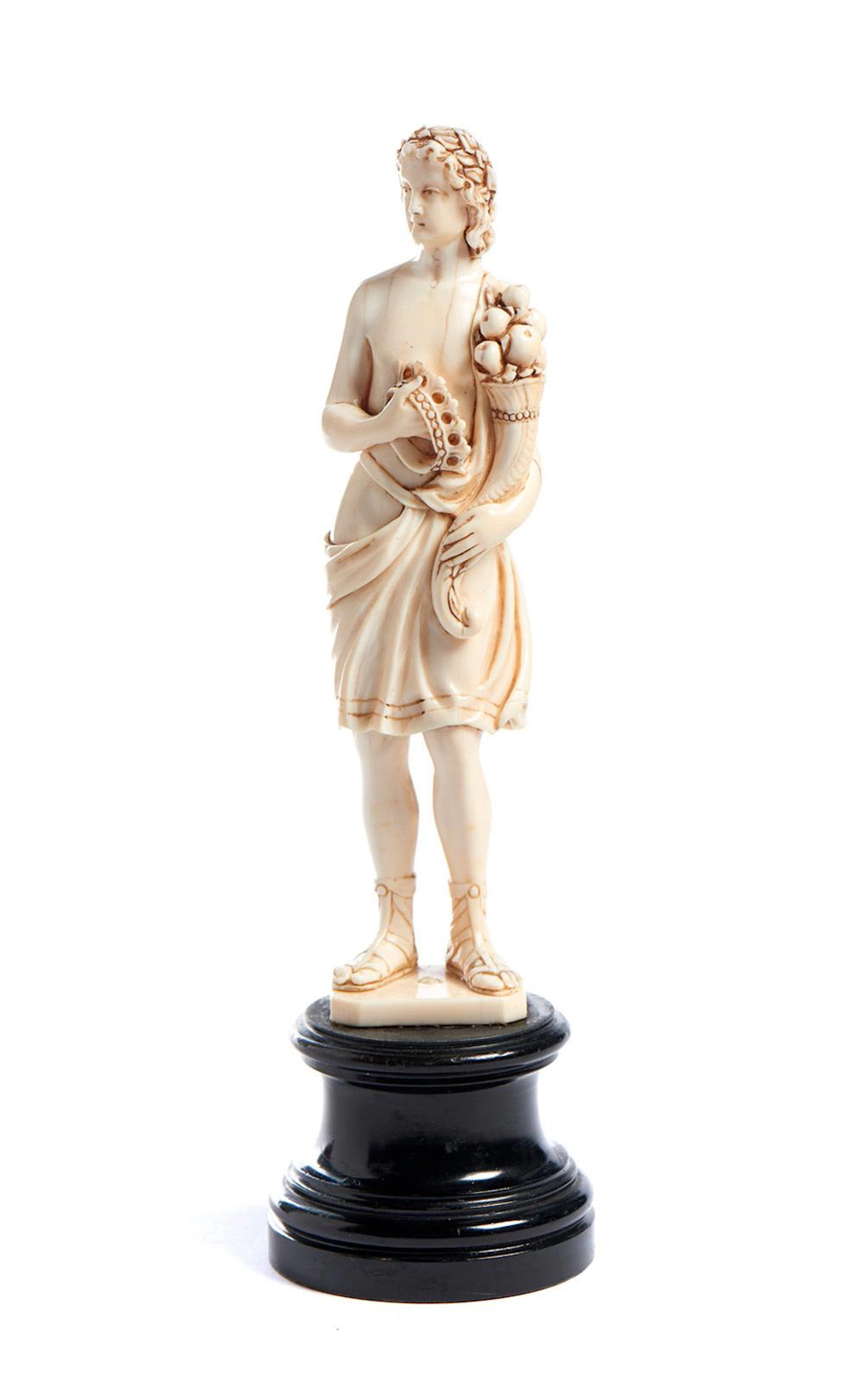 "Abundância", escultura do séc. XIX, em marfim