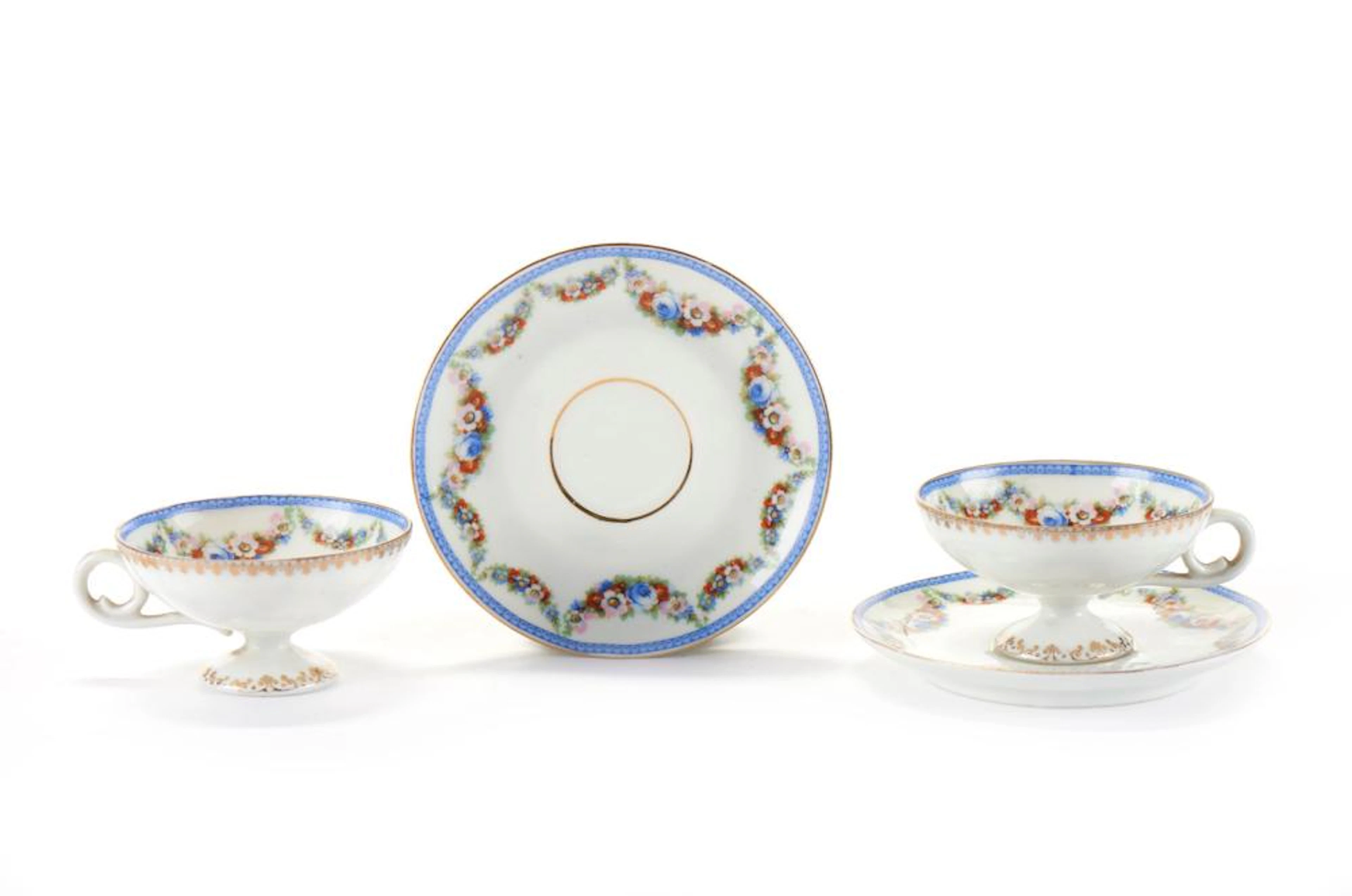 11 xícaras de café com 11 pires em porcelana