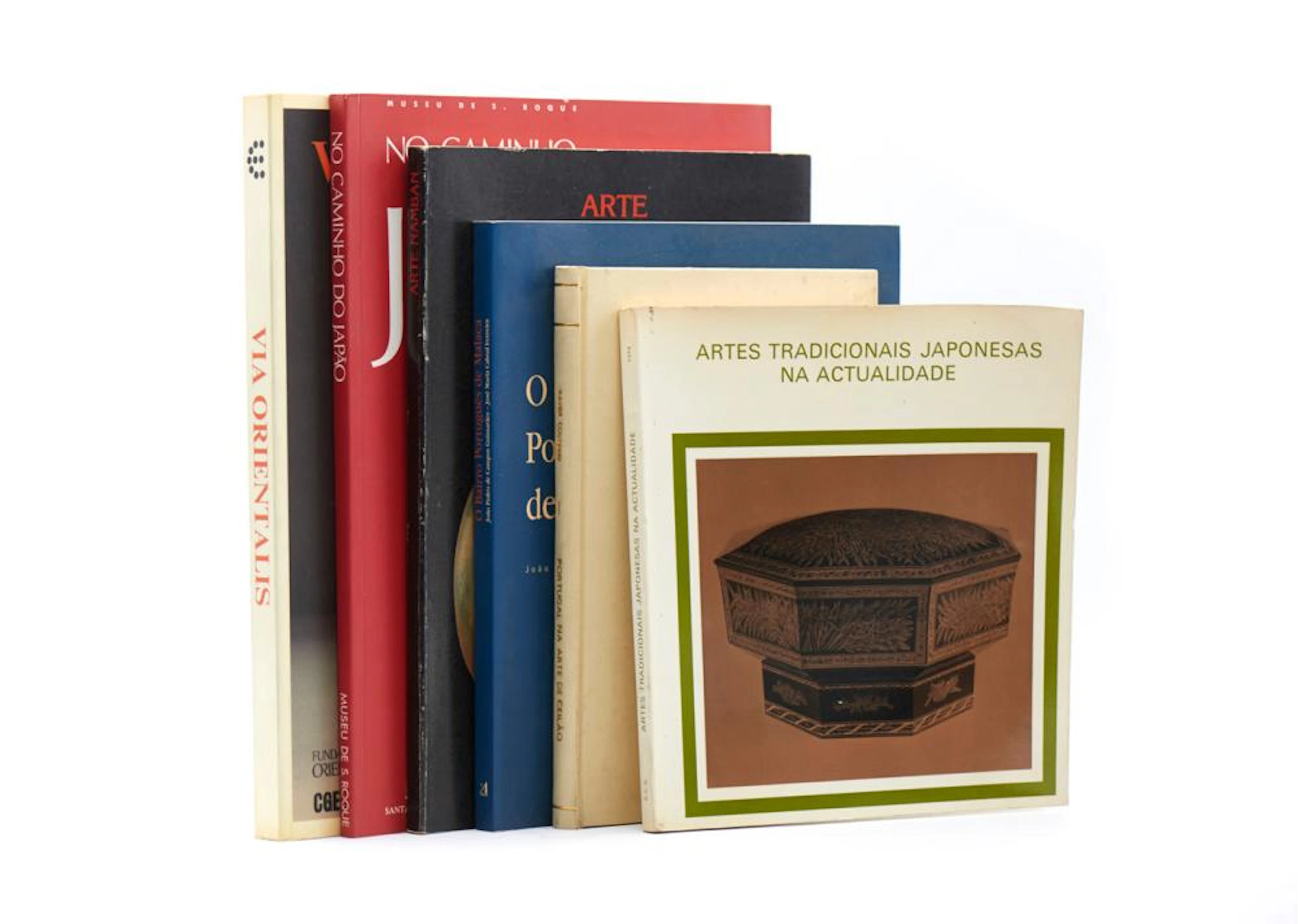 ORIENTE / JAPÃO. Lote de 6 vols. enc. e brs.