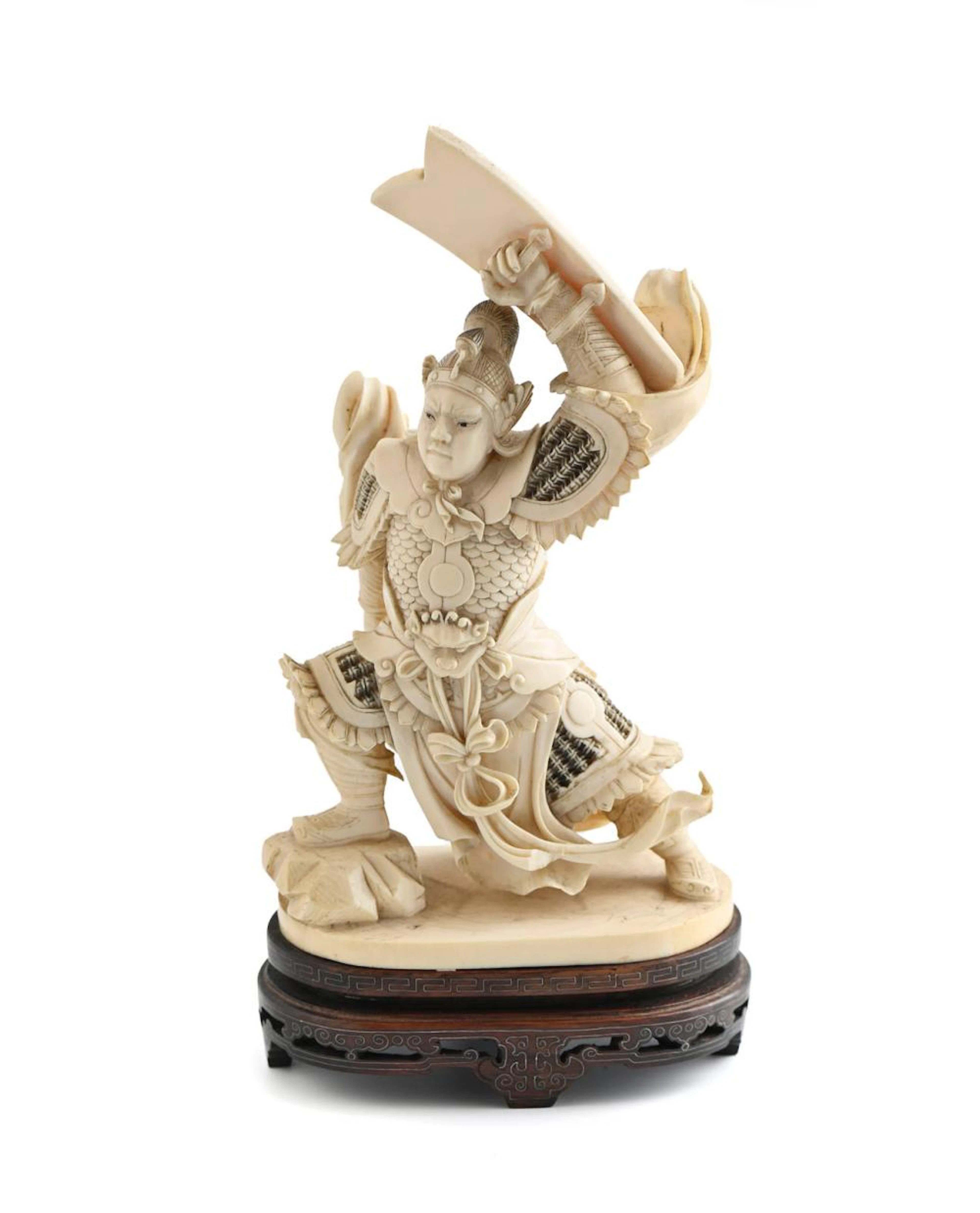 Guerreiro, escultura oriental em marfim