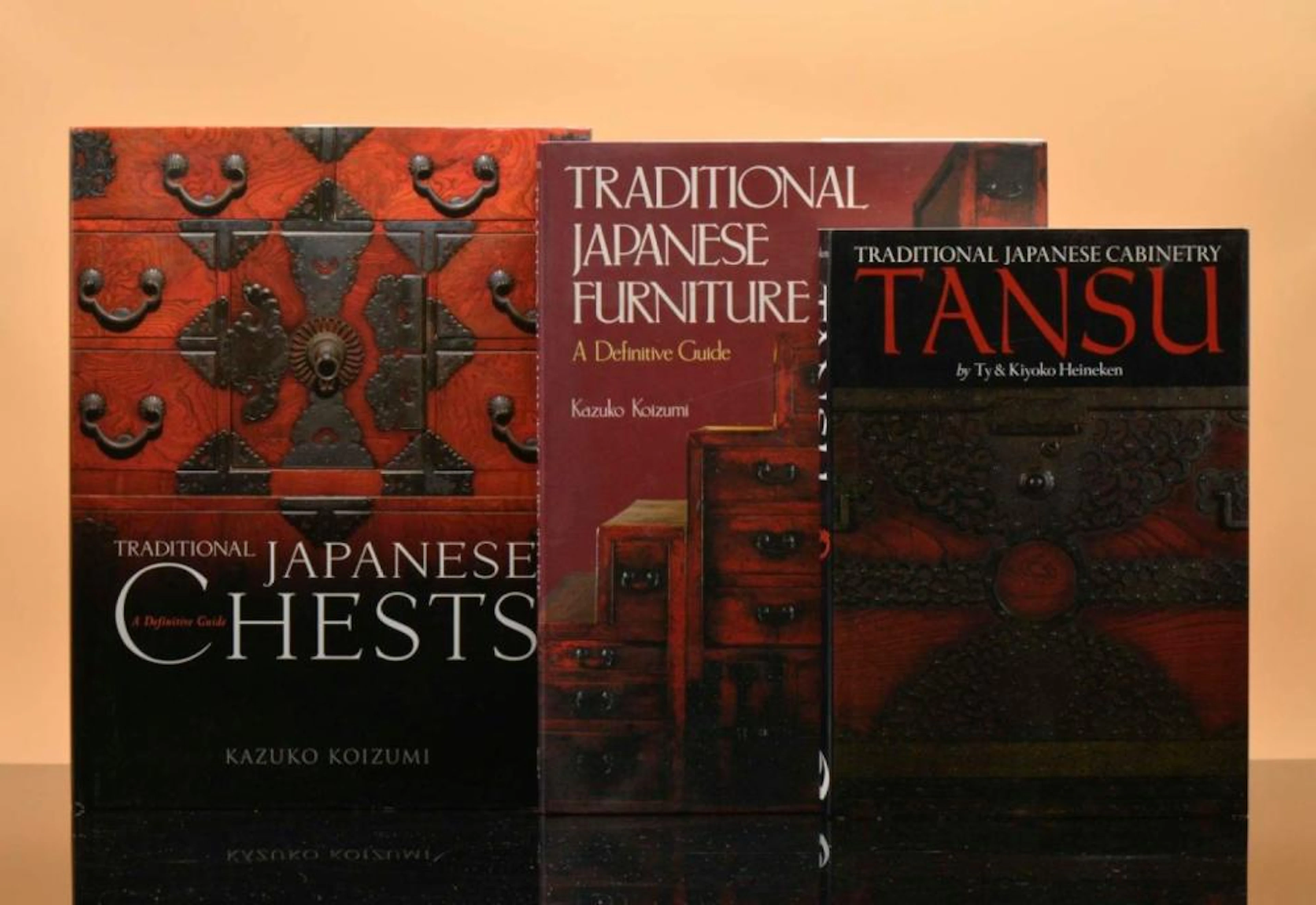 MOBILIÁRIO JAPONÊS. Lote de 3 vols. encs.