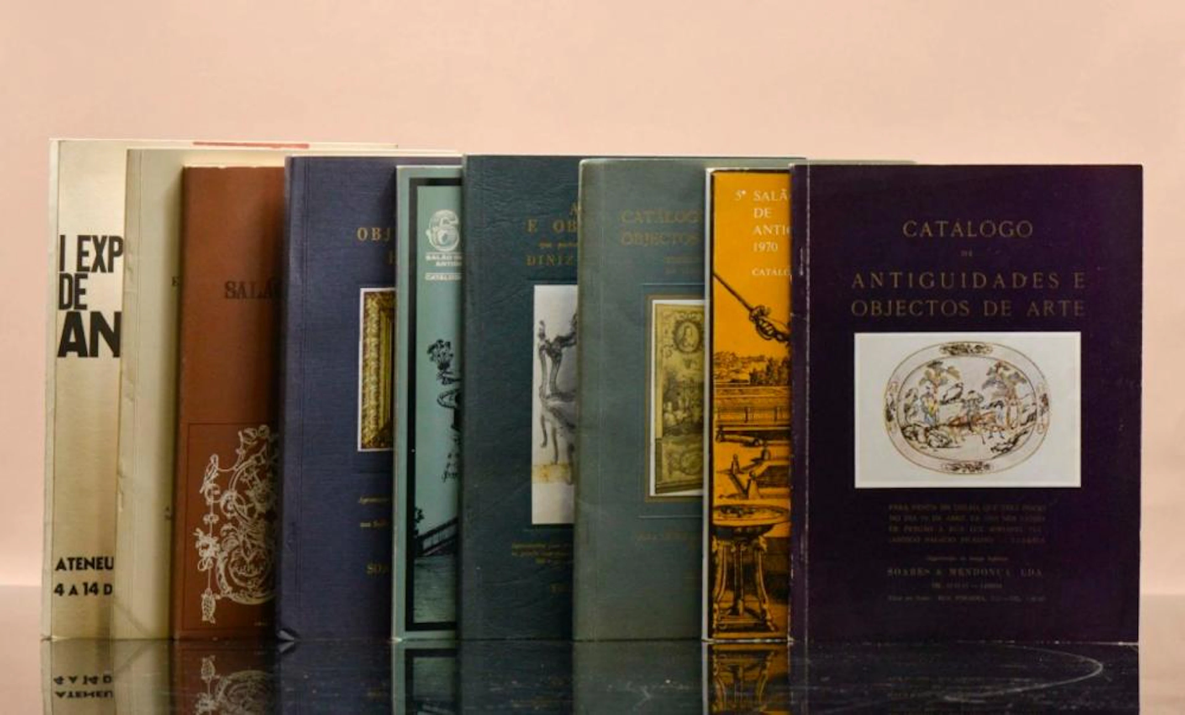 CATÁLOGOS. Lote de 9 vols. brs.
