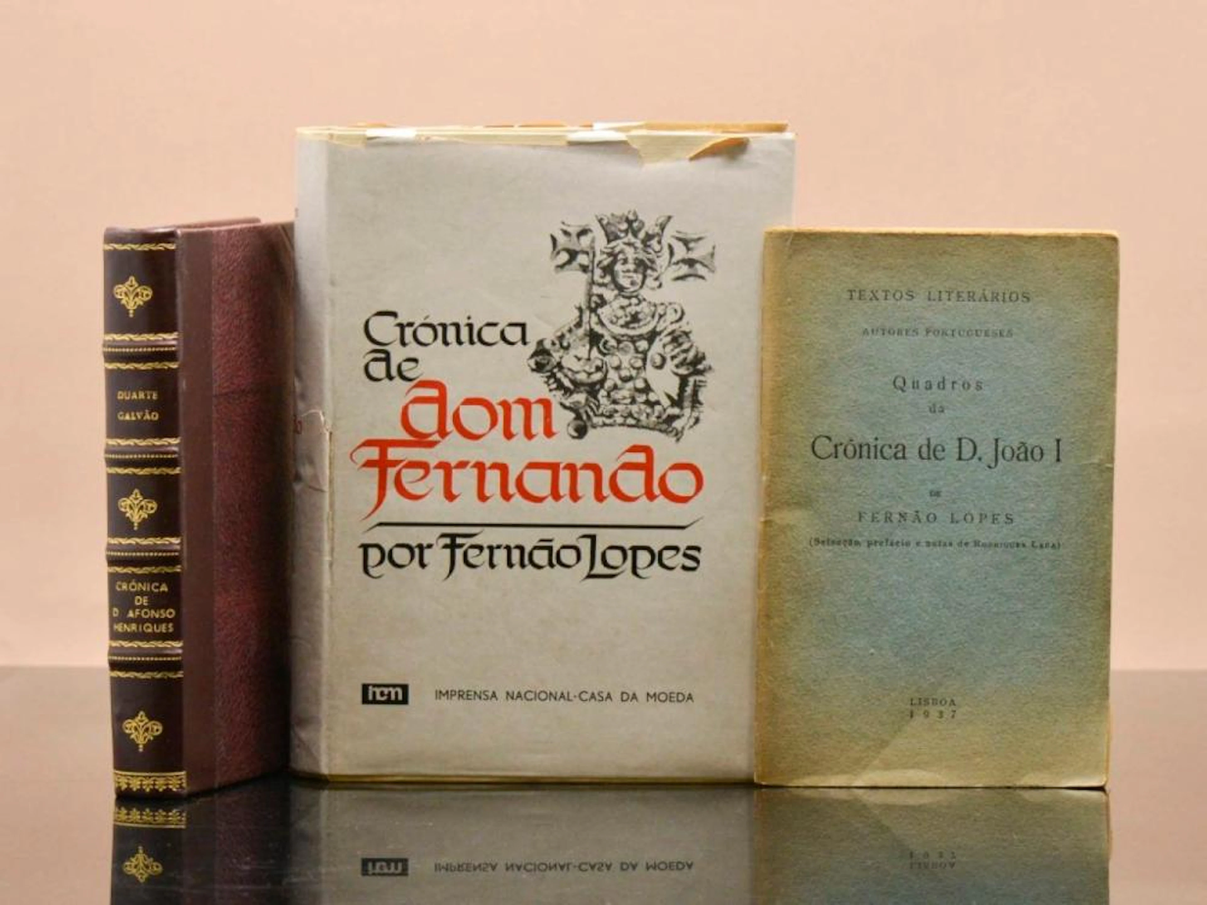 CRÓNICAS RÉGIAS. Lote de 3 vols, br e encs.