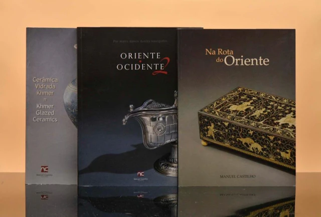 CATÁLOGOS MANUEL CASTILHO ANTIGUIDADES. Lote de 3 vols. brs.