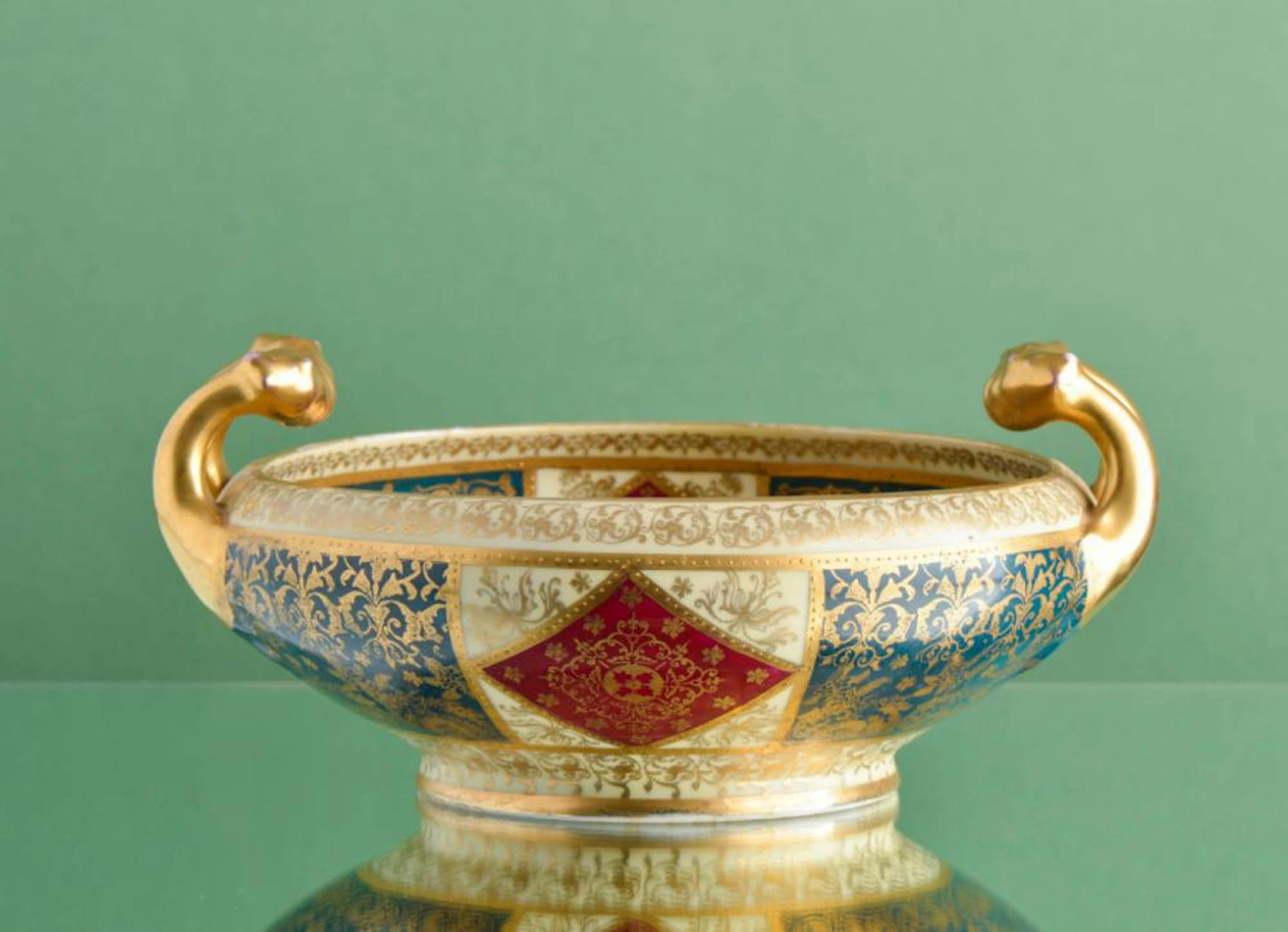 Taça com asas em porcelana Viena