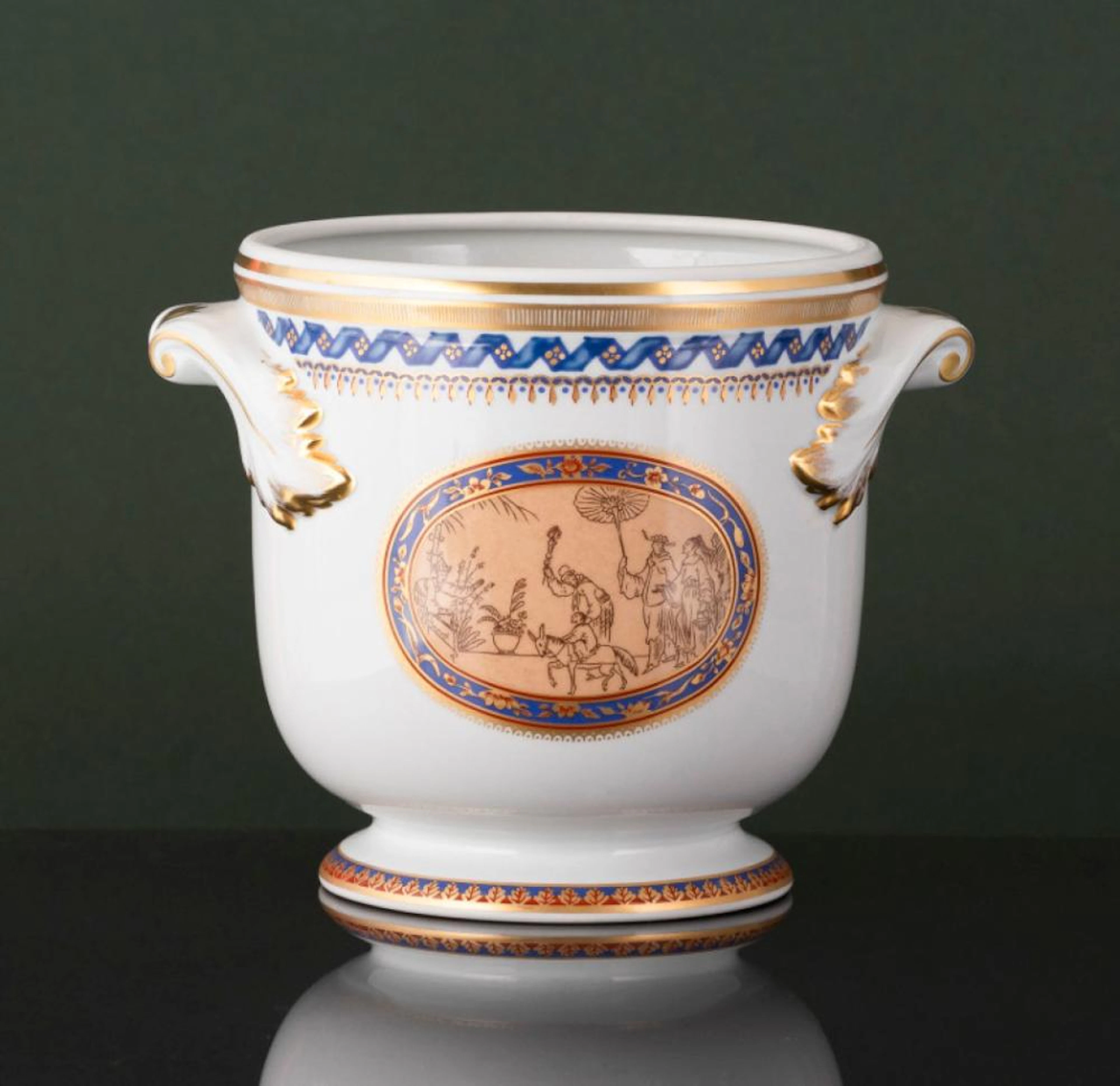 Cachepot em porcelana da Vista Alegre, "Motattahedeh" - "Chinoise Blue",