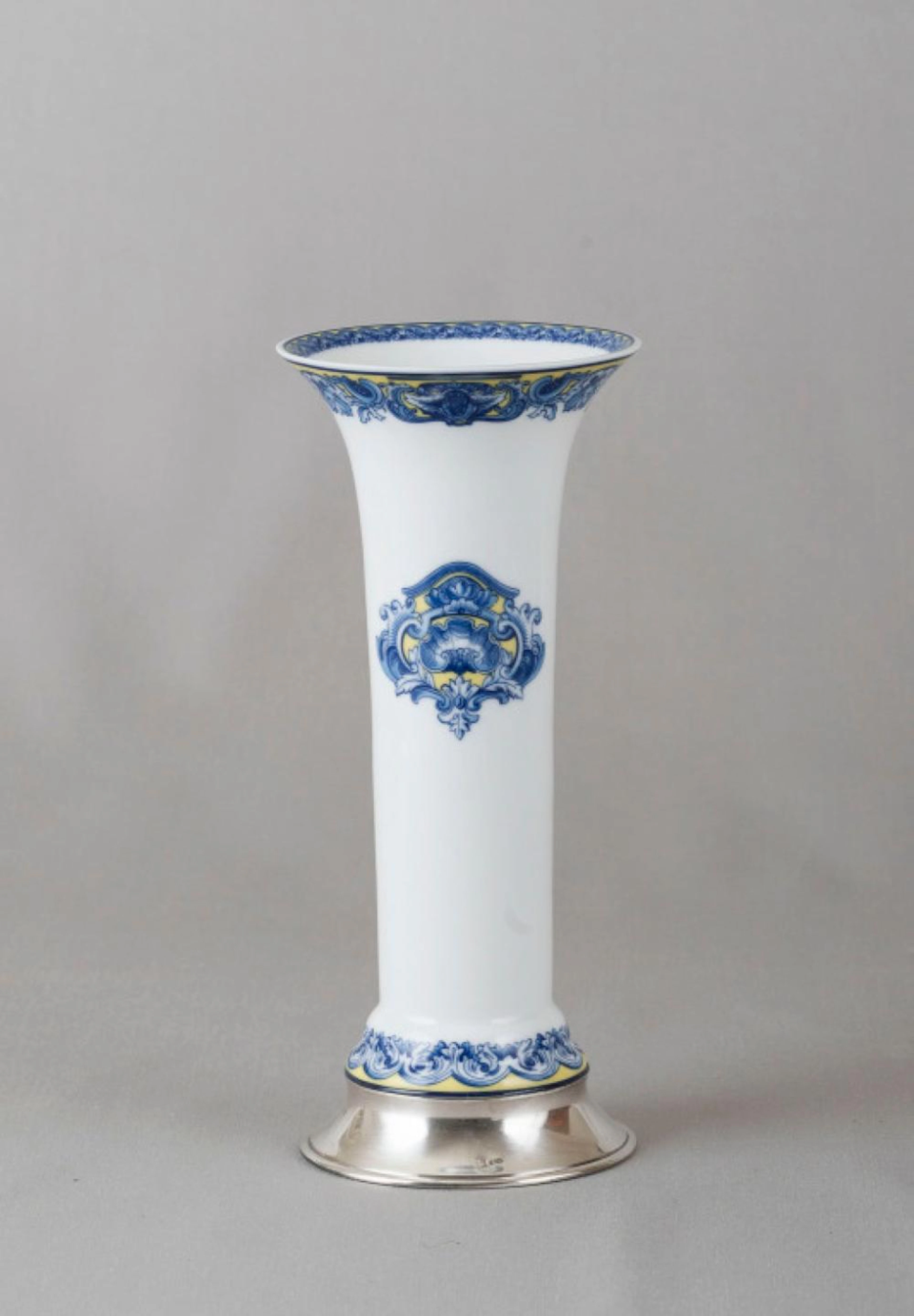 Canudo em porcelana NG com aro em prata portuguesa 925?, Alt.: 20,5 cm.