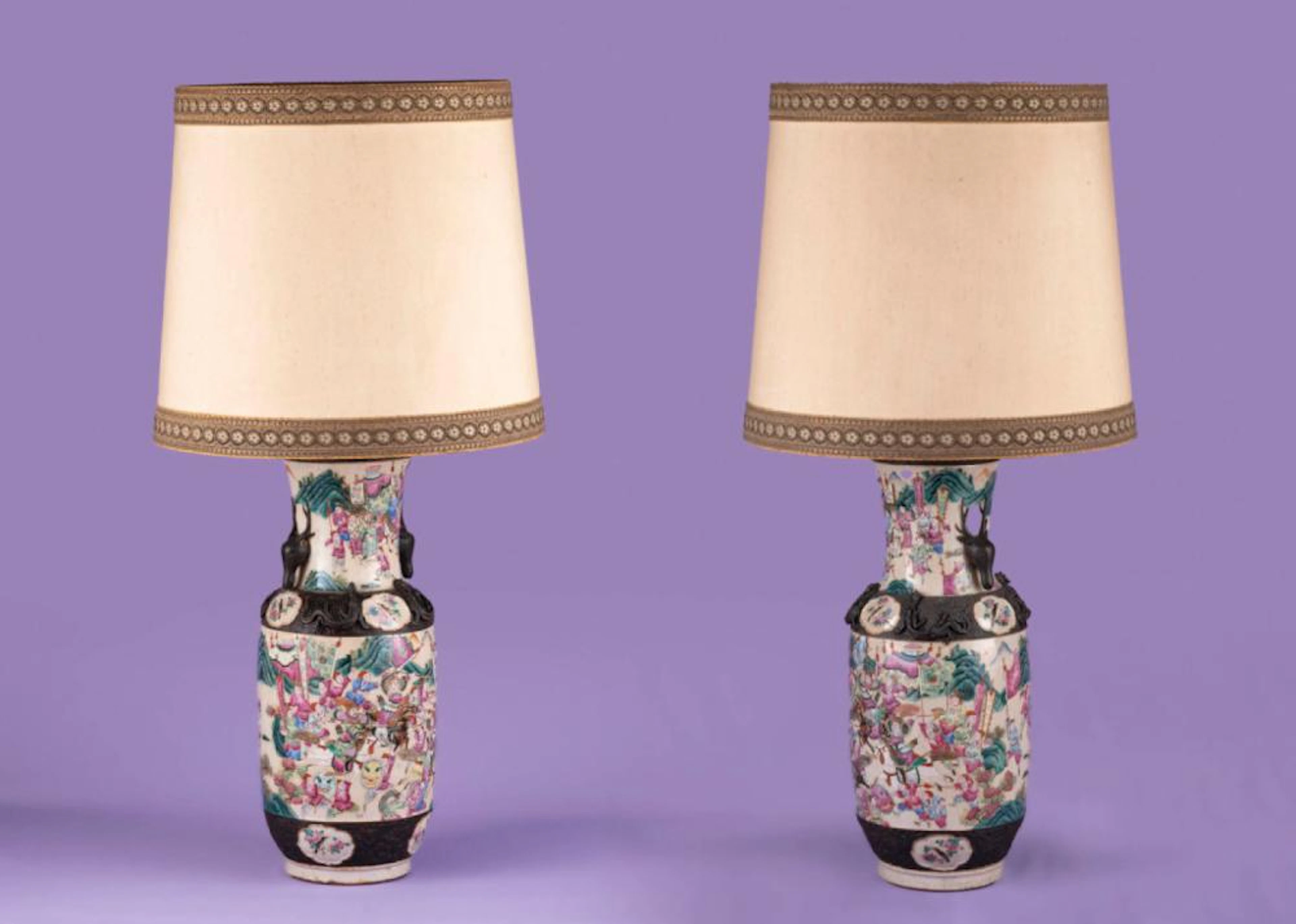 Par de jarrões em porcelana japonesa