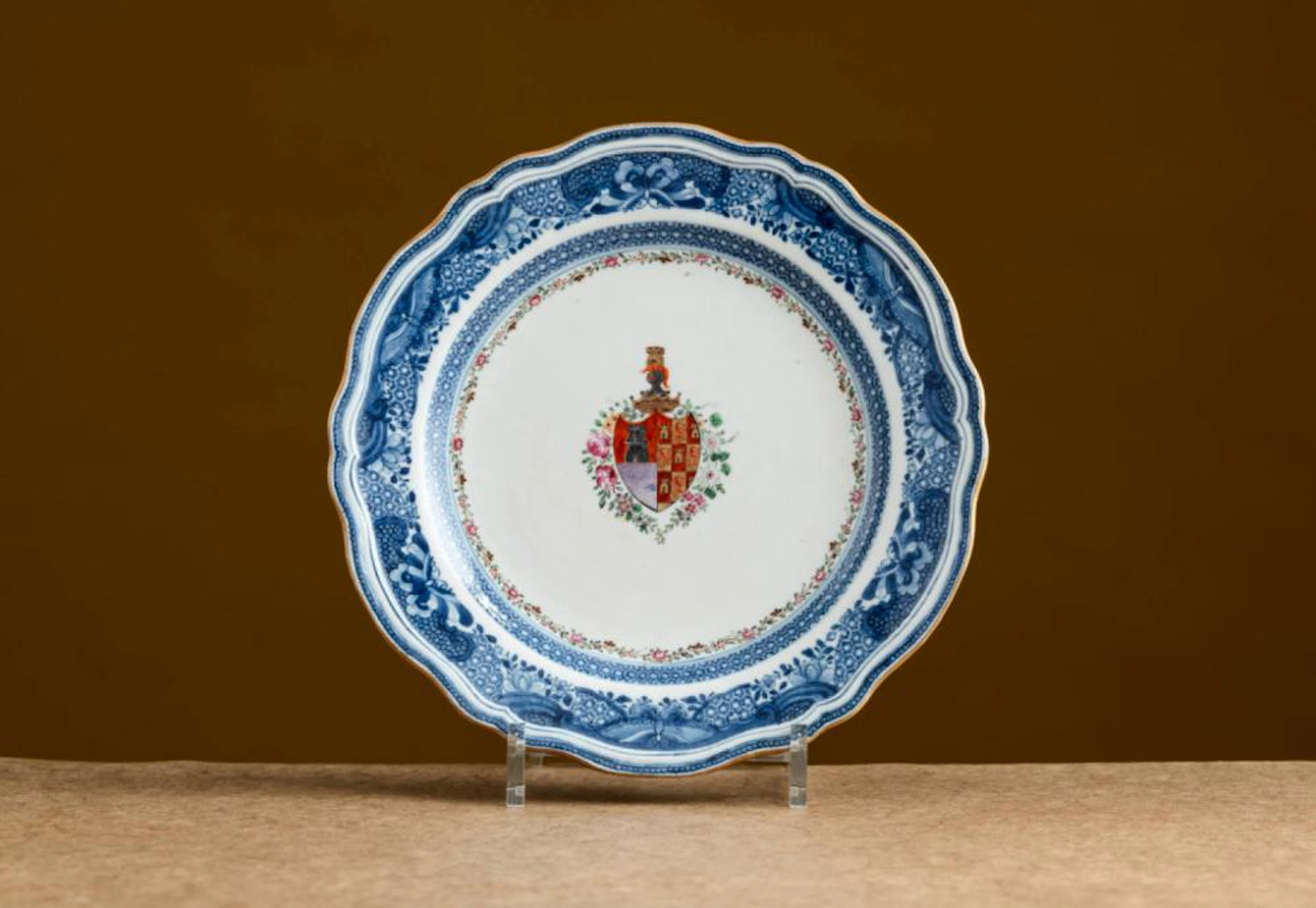 Prato de bordo recortado em porcelana chinesa, Companhia das Índias