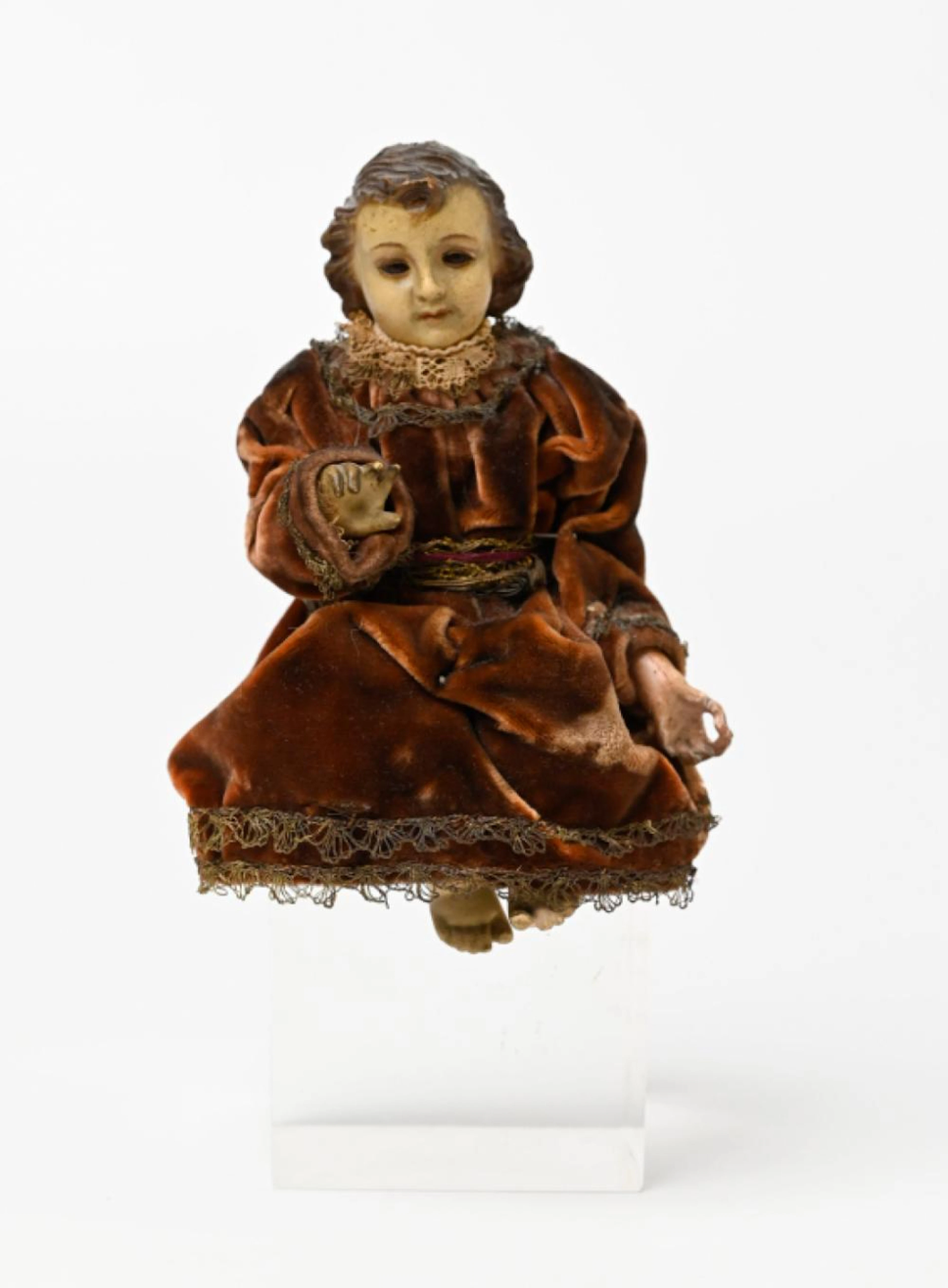 Menino Jesus. Escultura em madeira do século XIX.