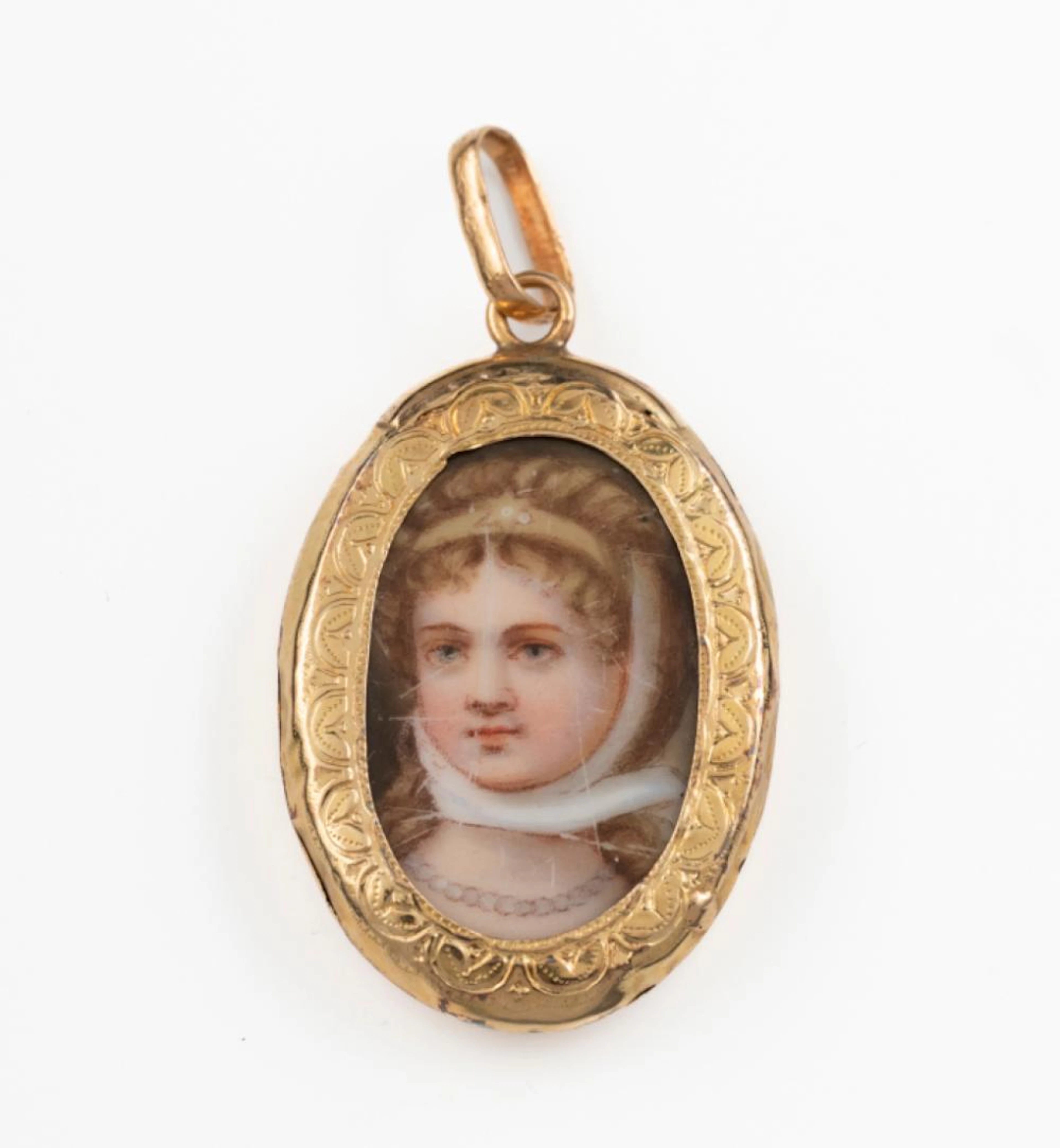 Pendente relicário em ouro com busto de senhora em porcelana