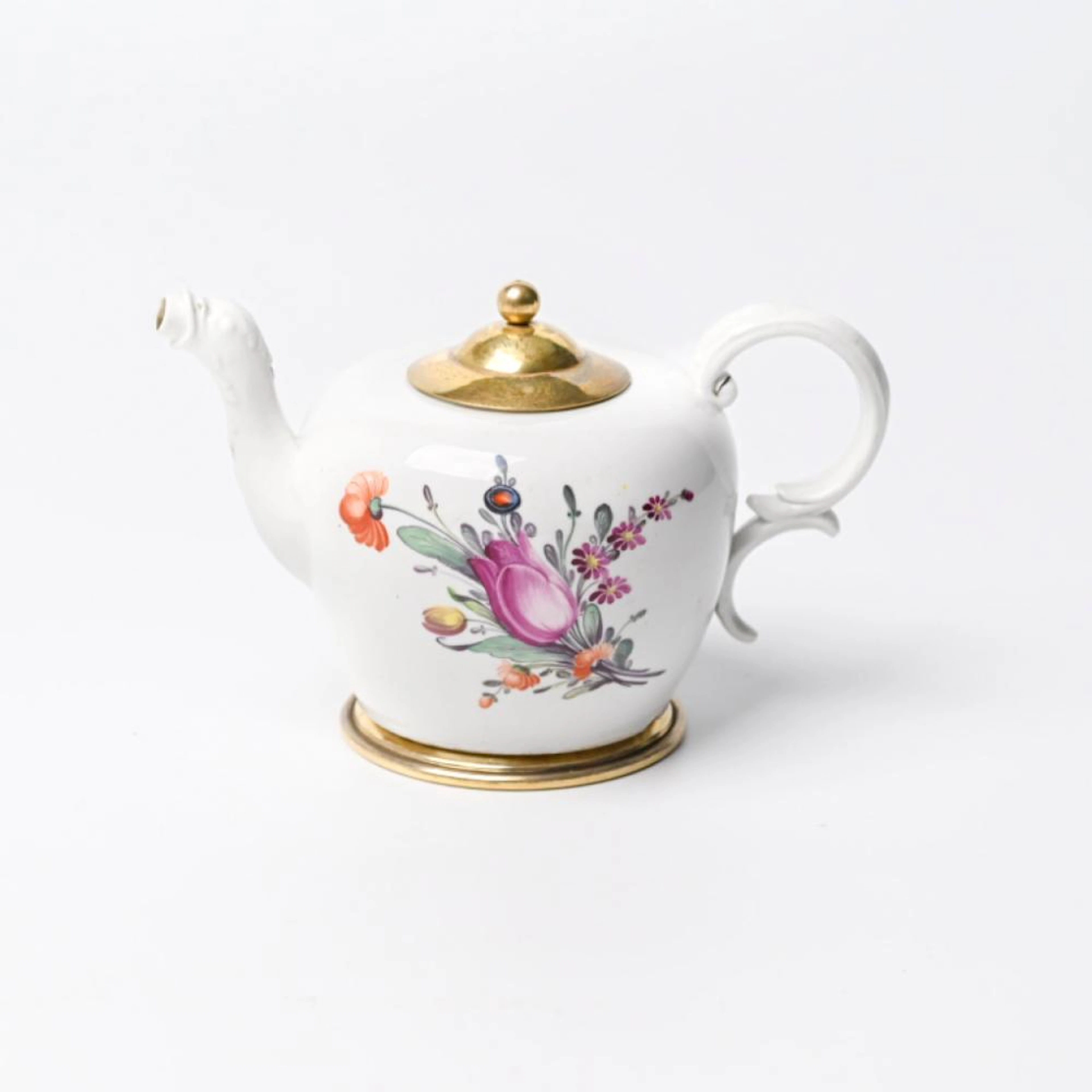 Bule em porcelana europeia
