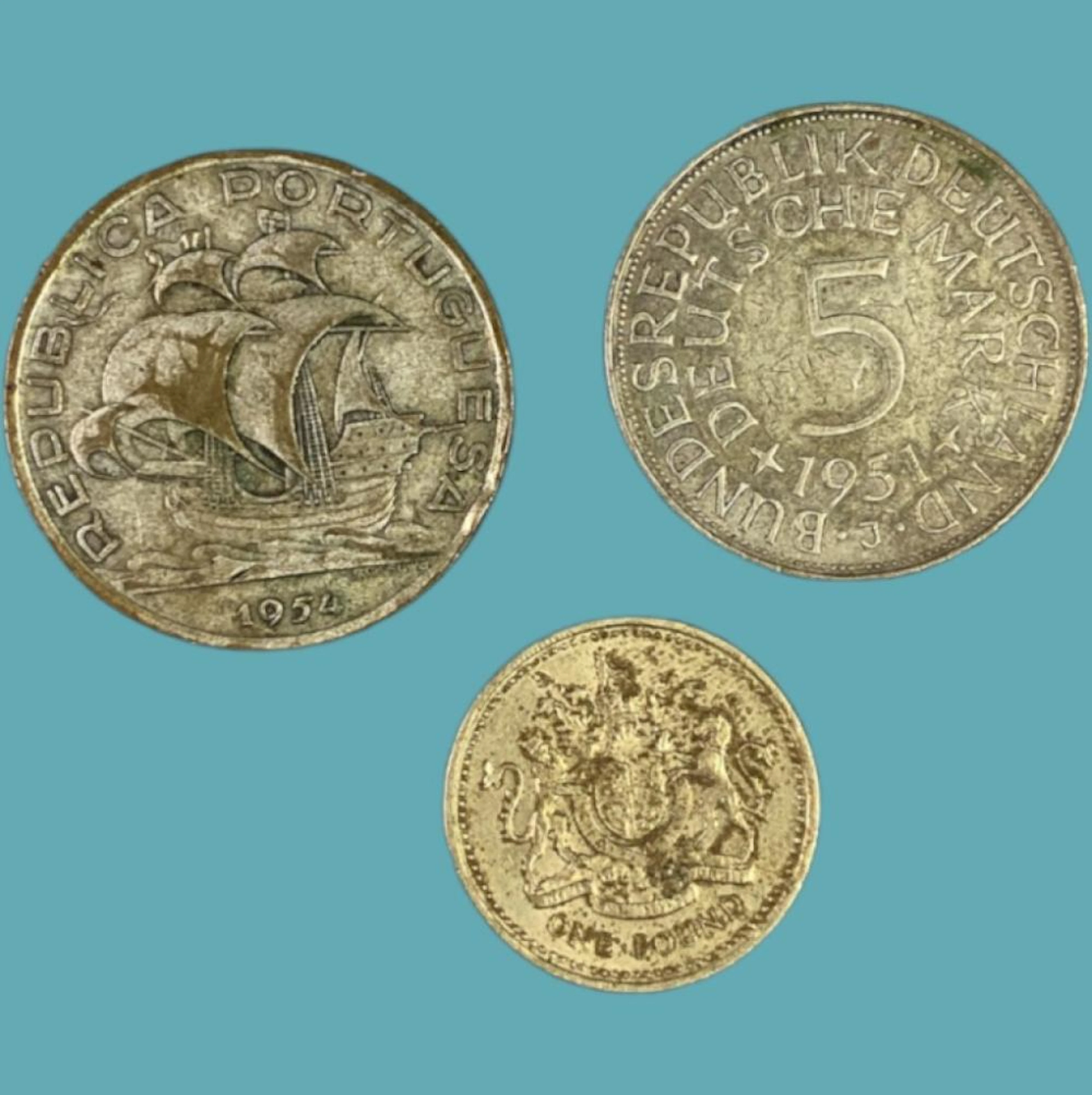 Lote de 3 Moedas, Prata e Latão-níquel, P. 23,52 g.