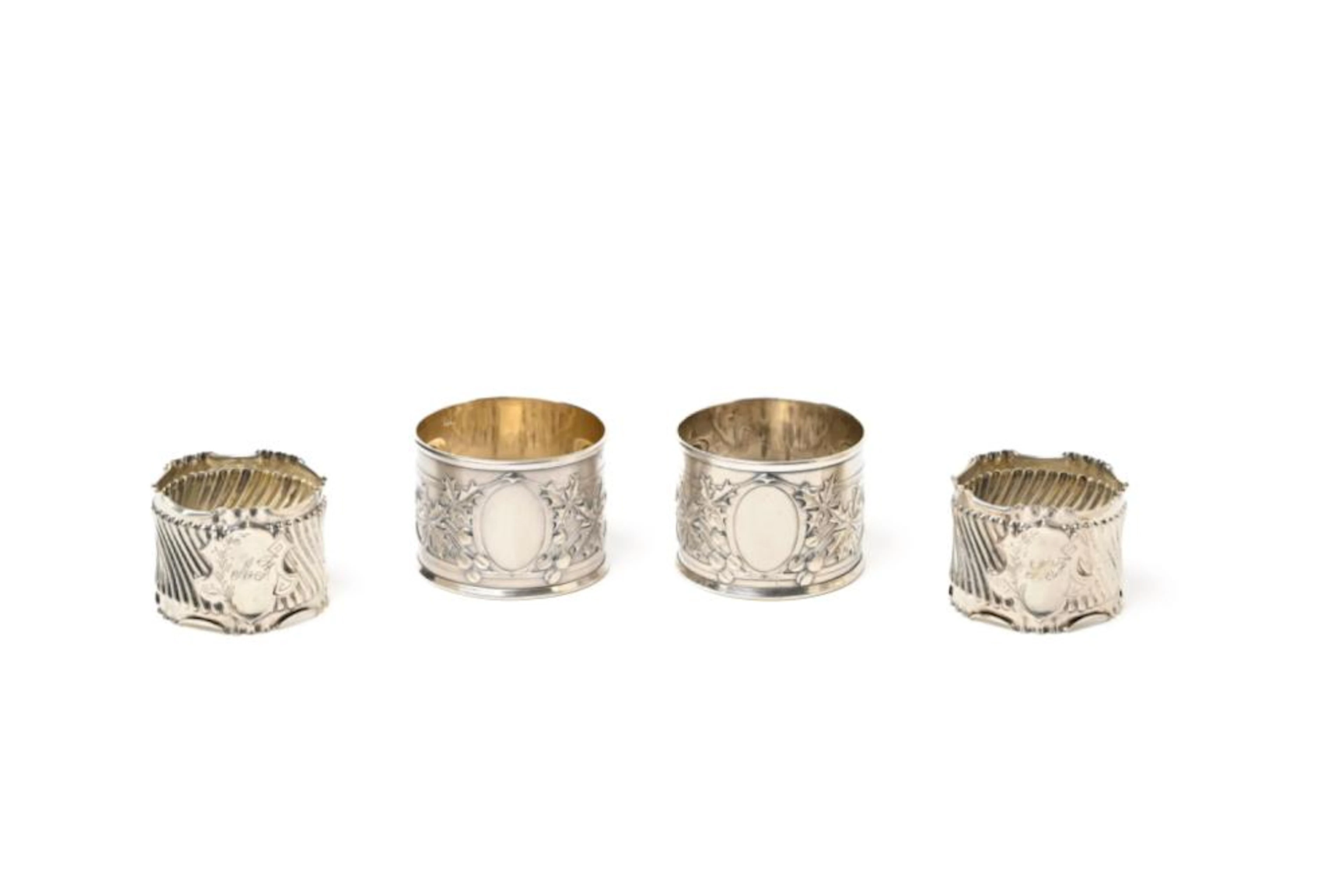 Conjunto de dois pares de argolas para guardanapo em prata 833?