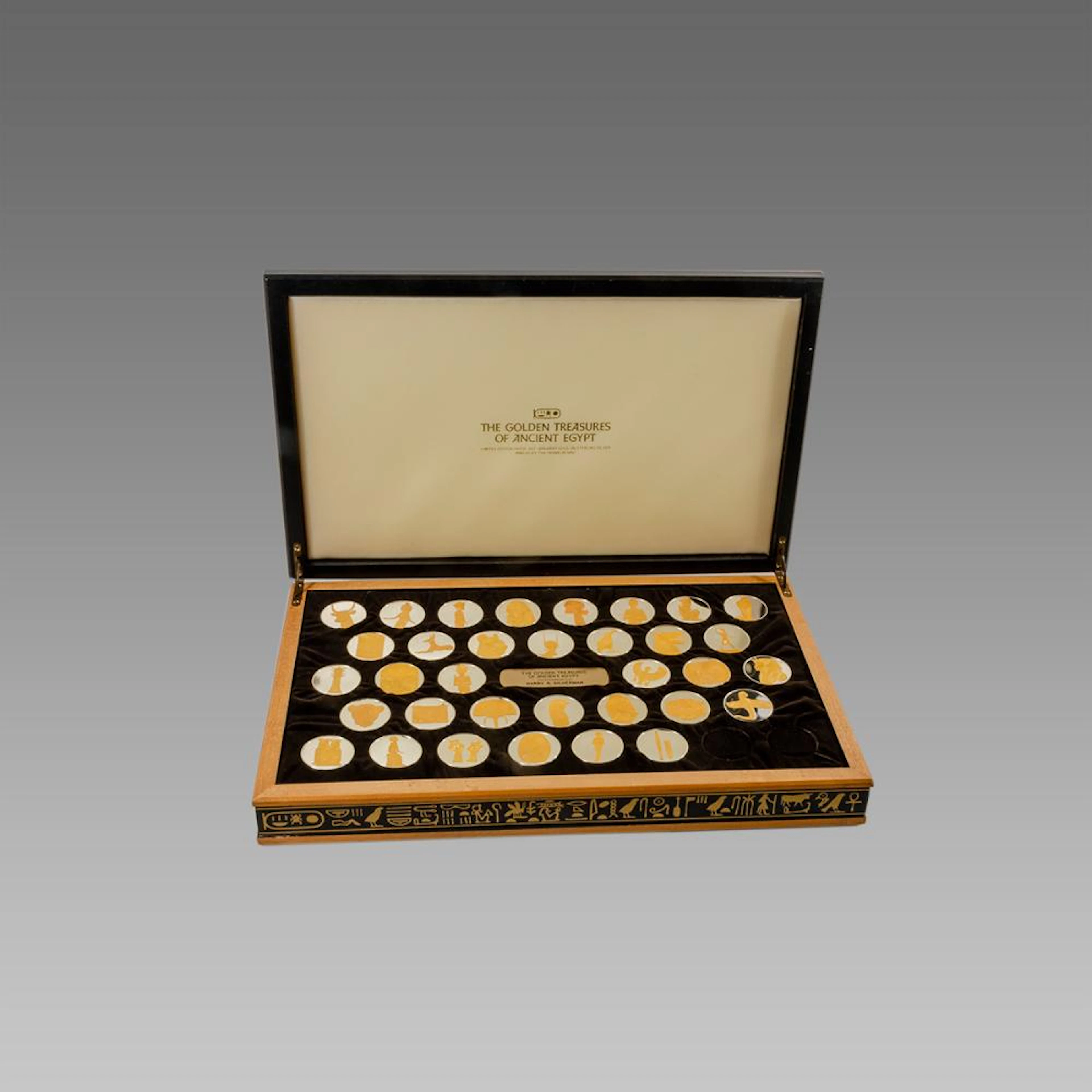 Set of 34 medals, Franklin Mint Sterling Silver Egyptian Golden Treasures.