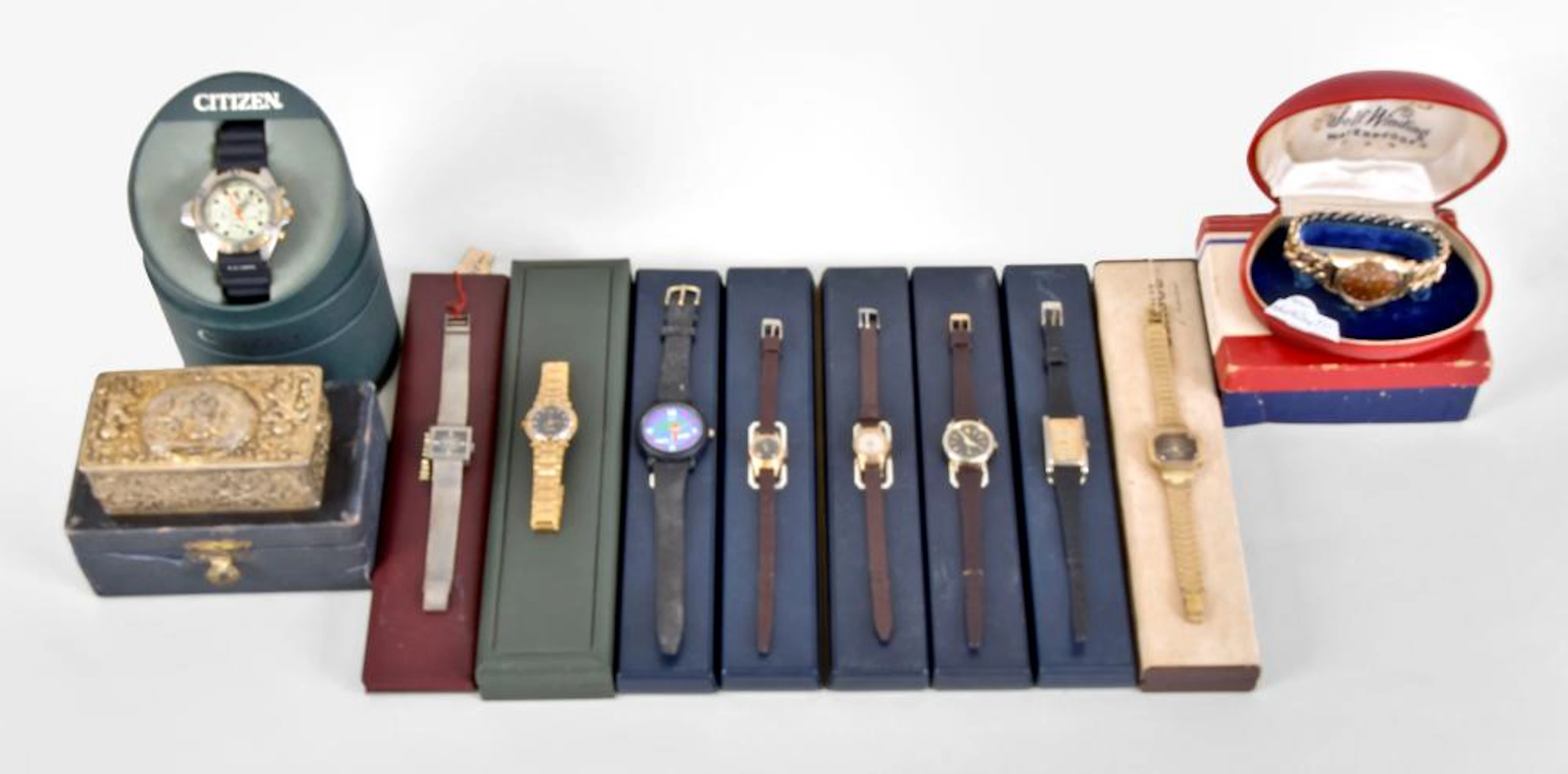A lot of seventeen quartz and mechanical wrist watches