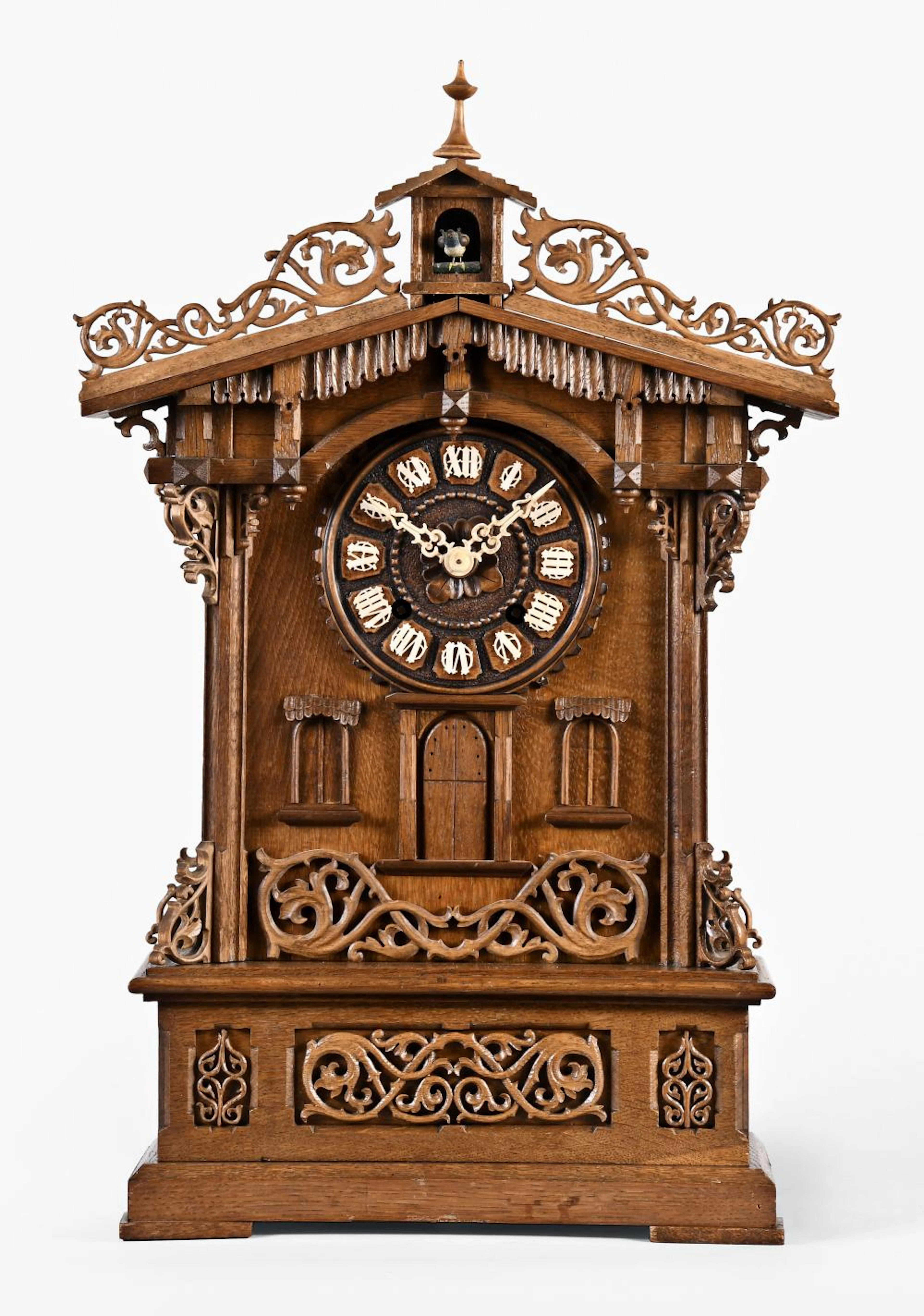 Gordian Hettich & Sohn shelf cuckoo clock in oak fretwork...