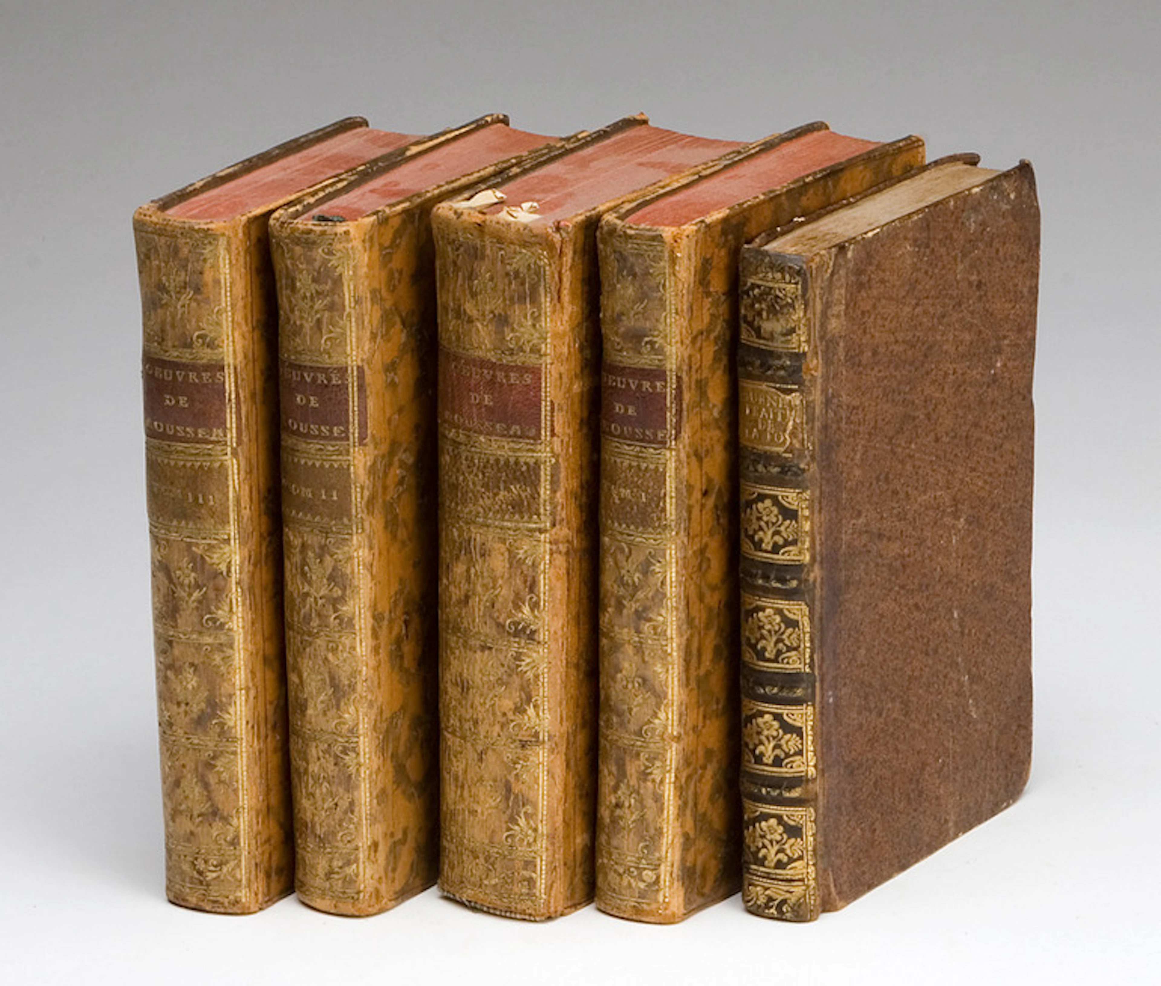 BÖCKER, FEM STYCKEN. Rosseau, Jean Jacques. Oevres diverses I-IV. Amsterdam F. Cbanguion 1734. +Burnet, Mr.; Traité de la foy et des devoirs des chretiens, Amsterdam, 1729. (5)