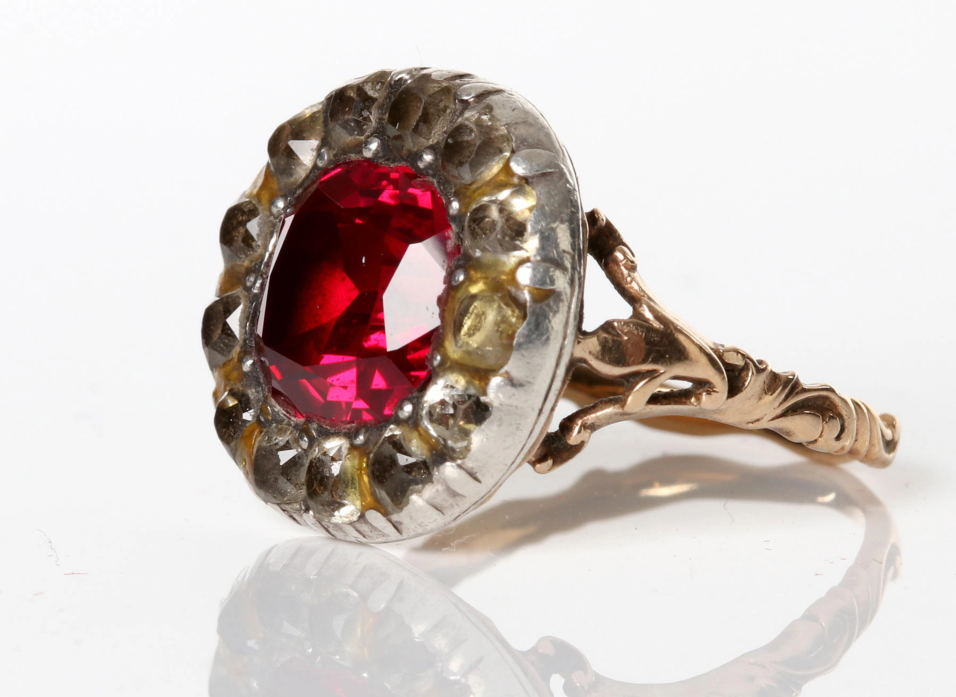 ANTIK RING