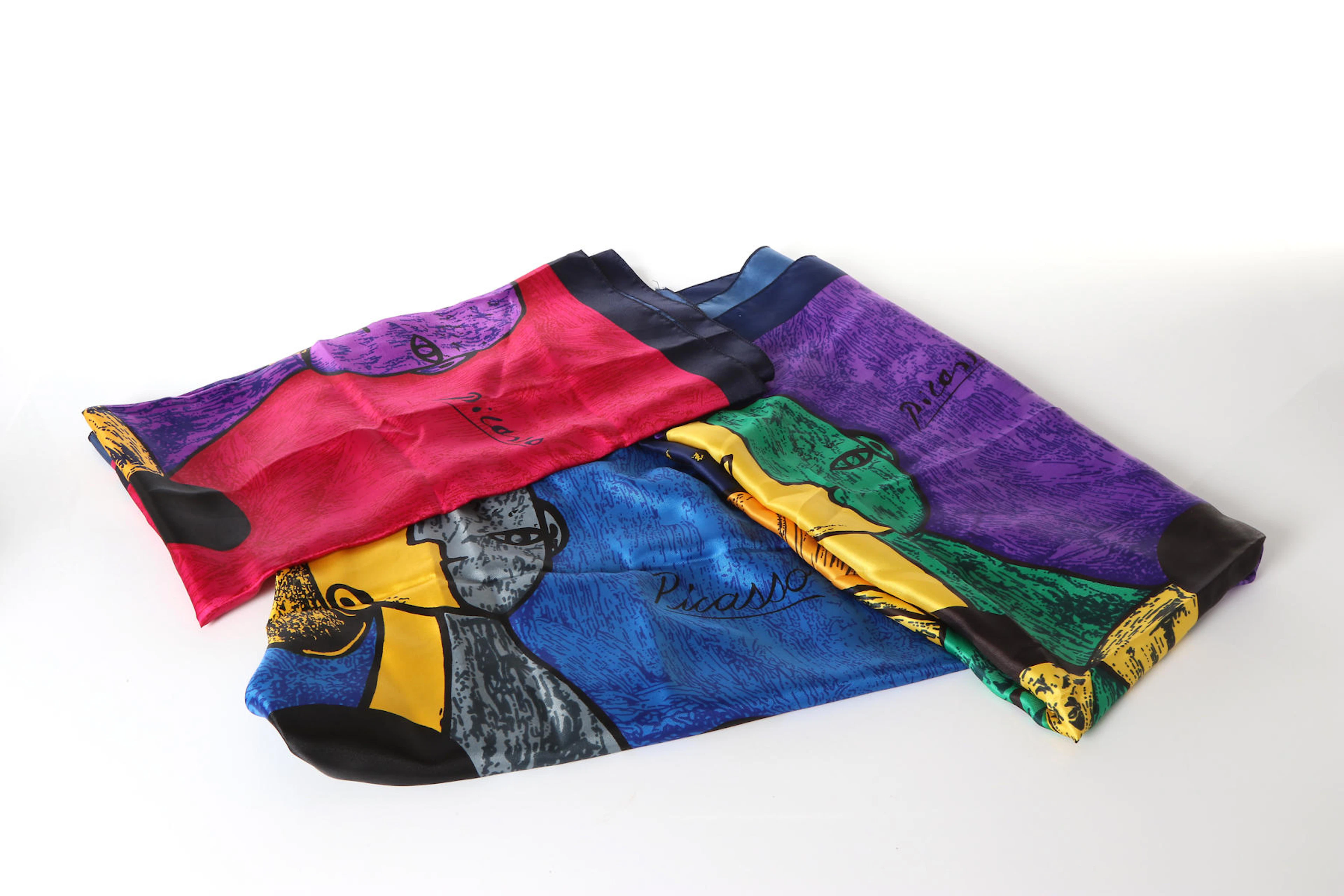 SCARVES, TRE ST