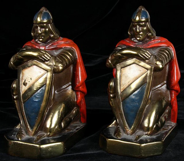 4597: Pair of Knights bookends