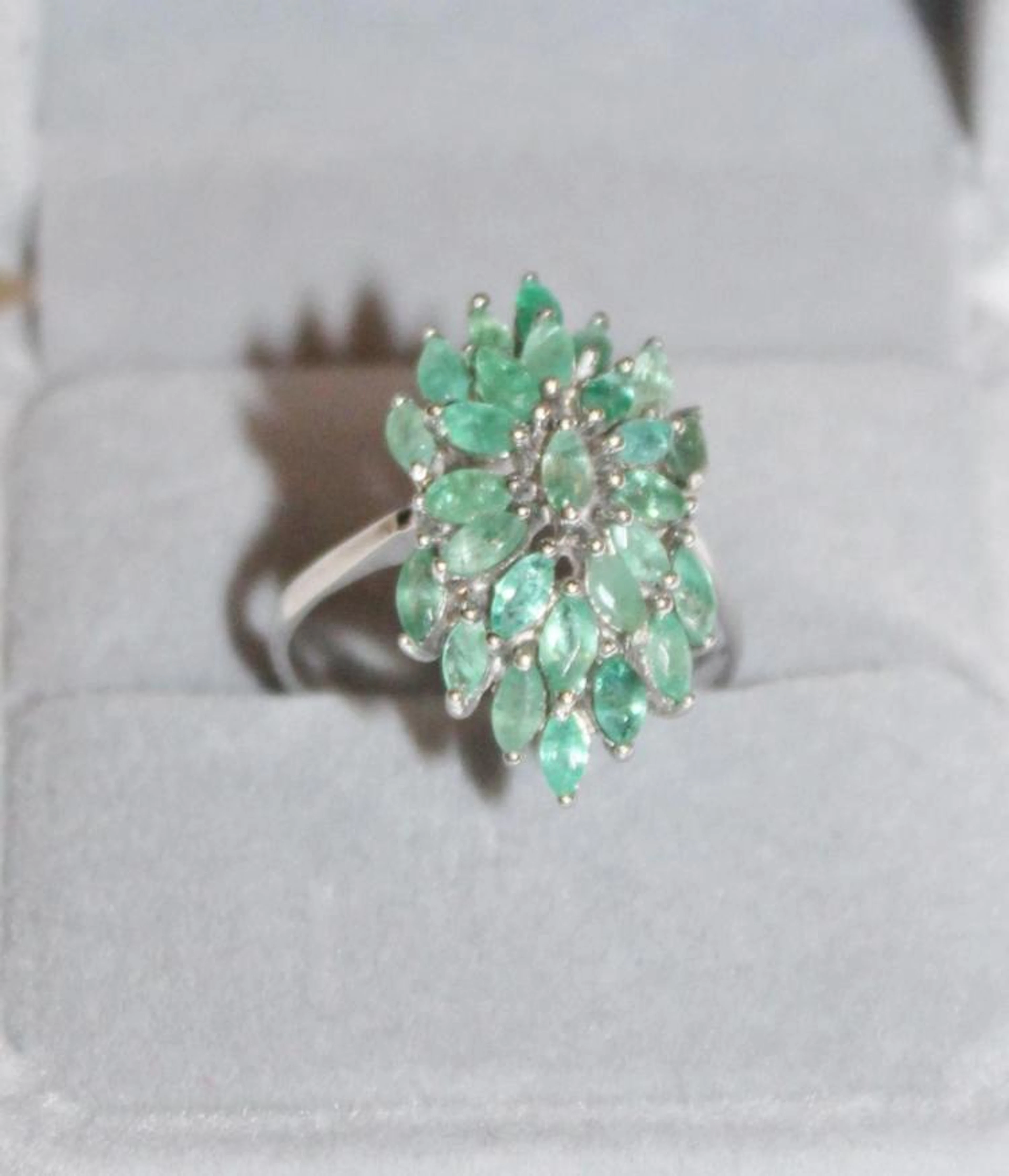 Ladies Beautiful Emerald Ring