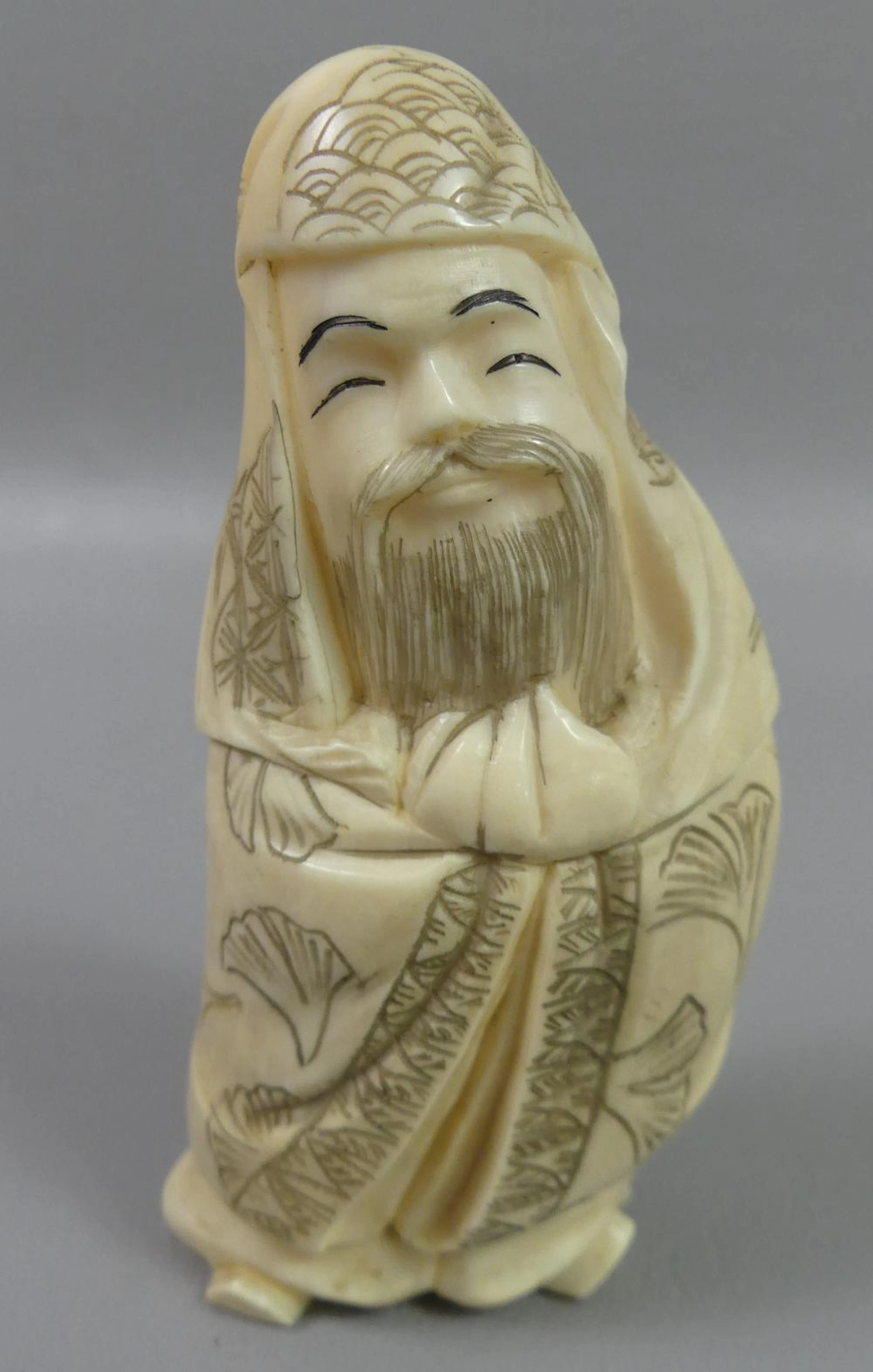 ANTIQUE WHALE TOOTH OF ASIAN MA