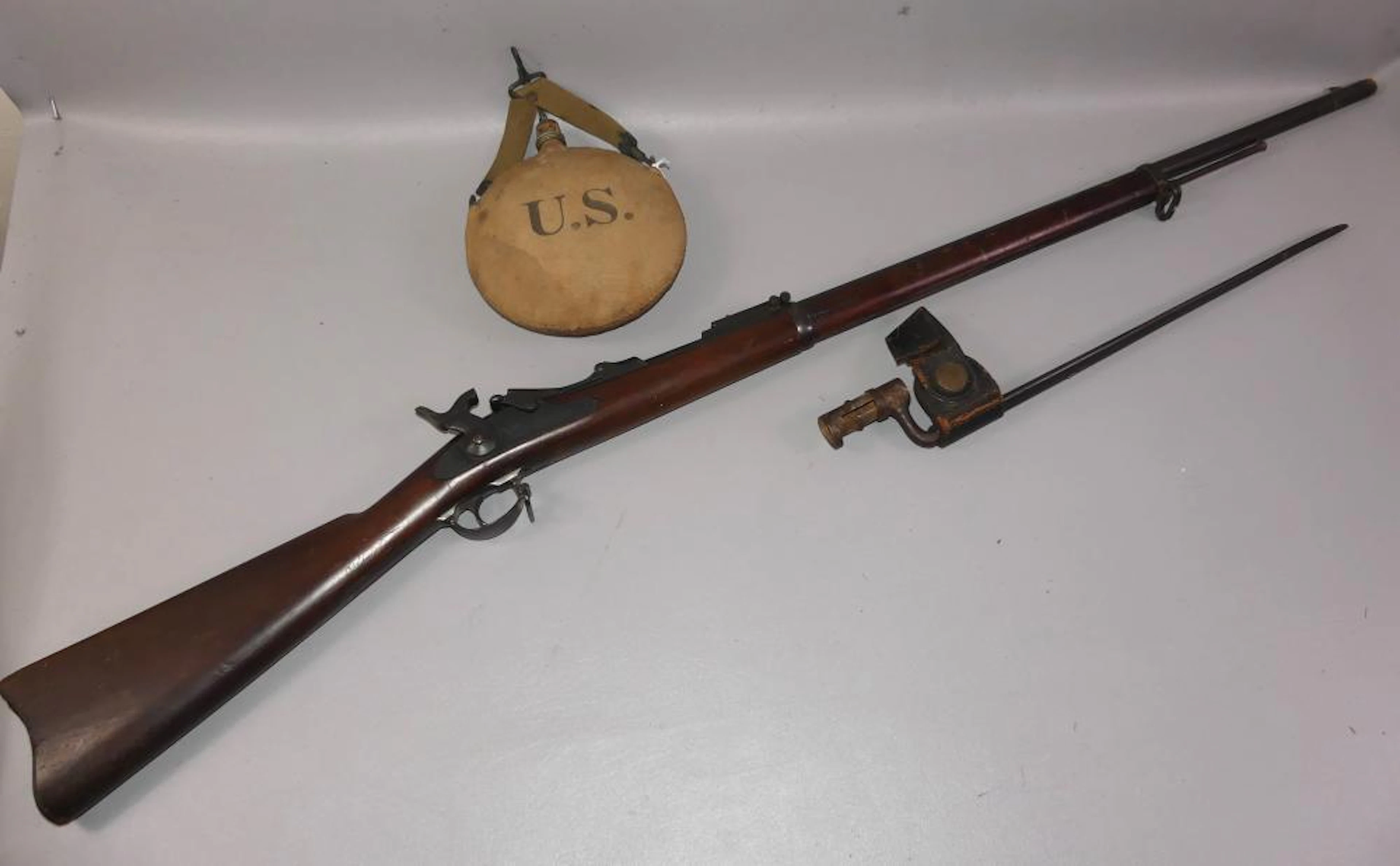 1864 US SPRINGFIELD MUSKET, BAYONET & CANTEE
