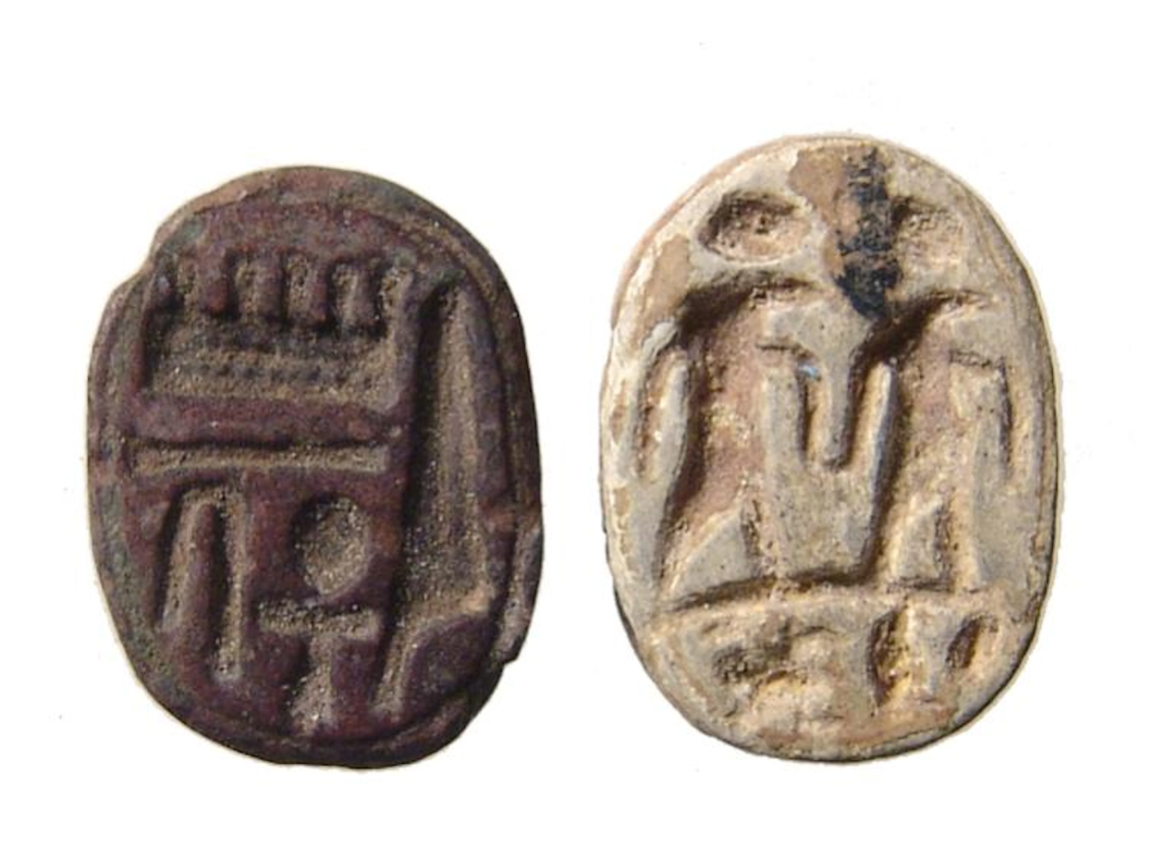 A lot of 2 Egyptian faience scarabs