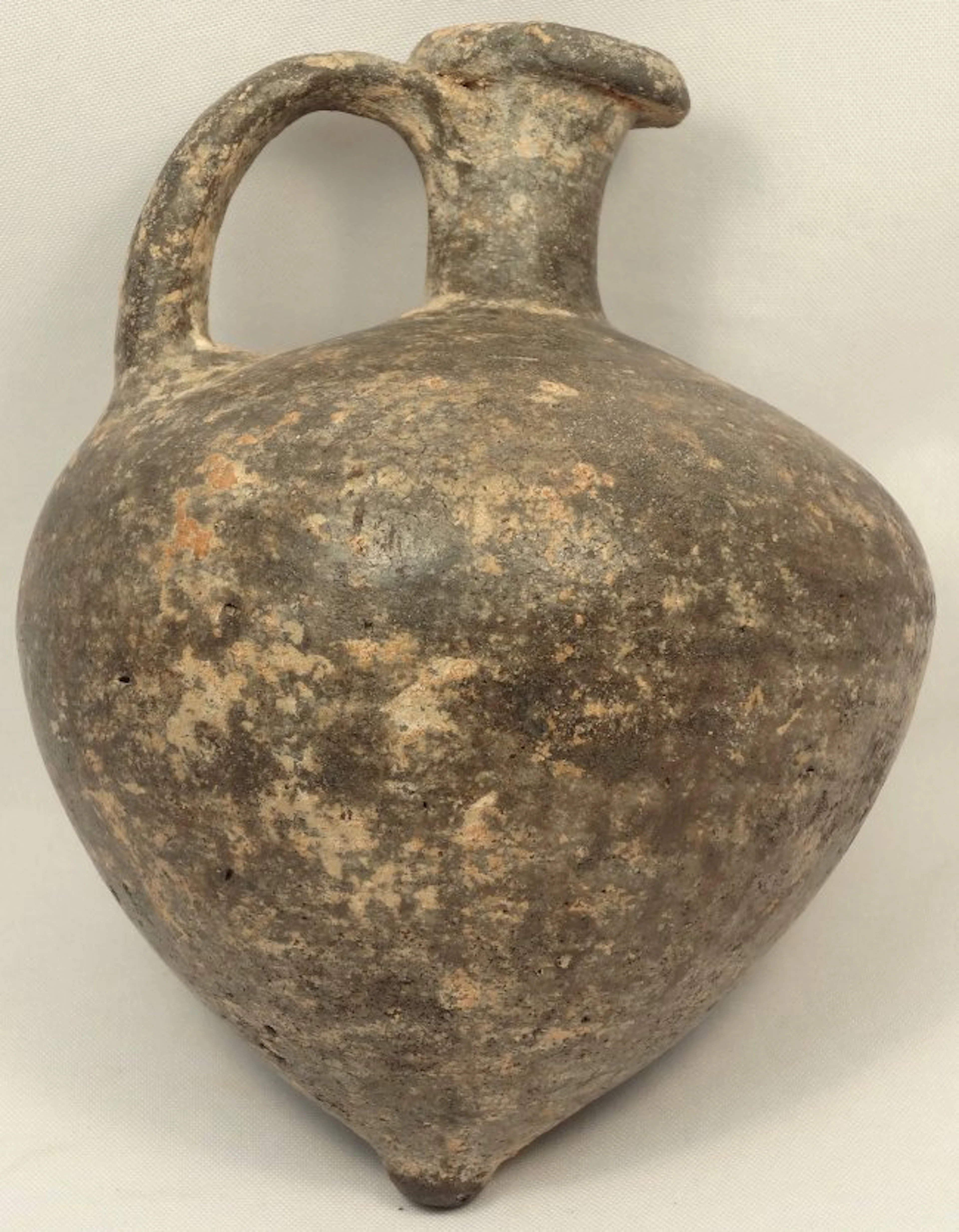 A Greek gray terracotta juglet