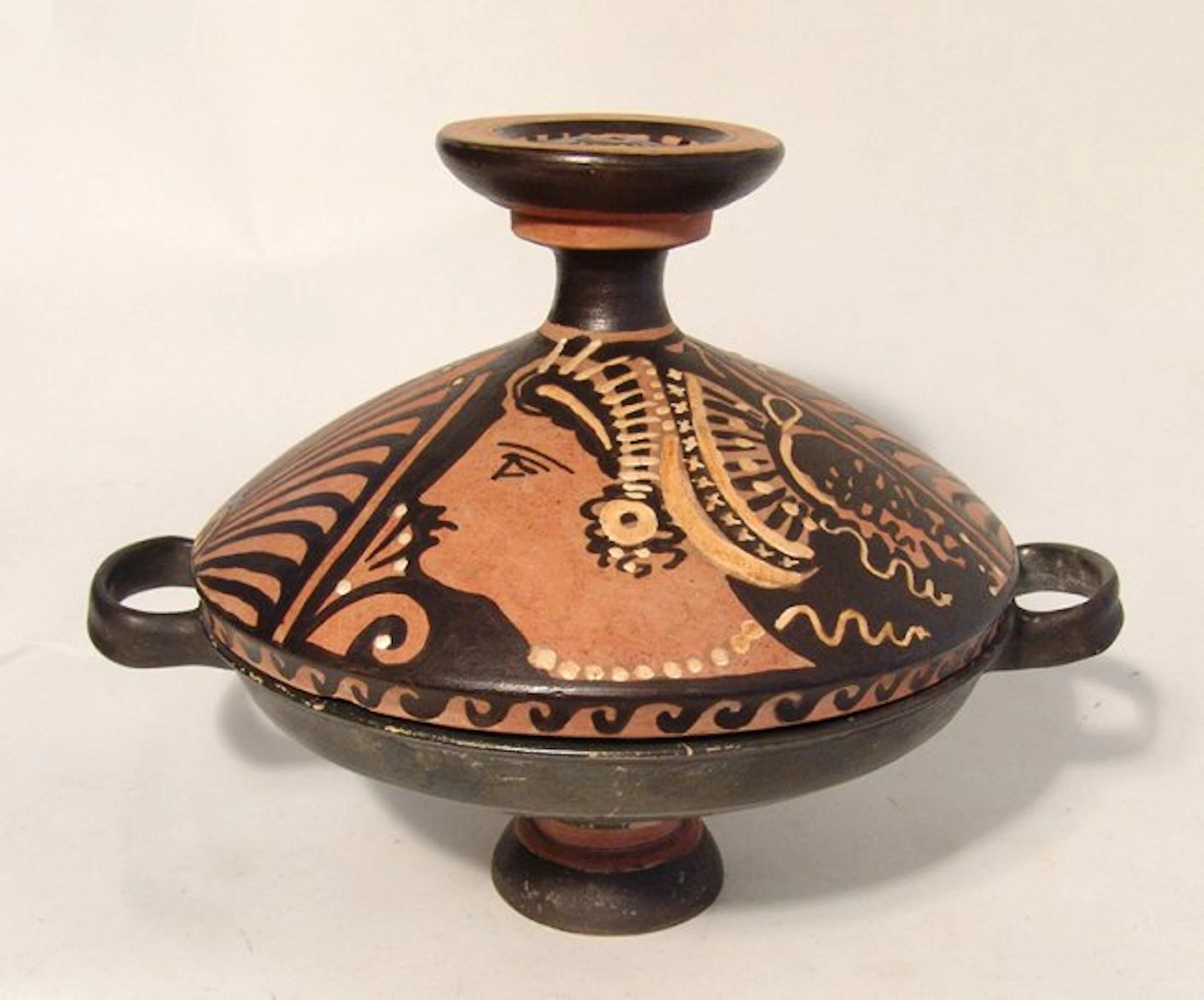 Choice Greek red-figure lekanis with painted lid