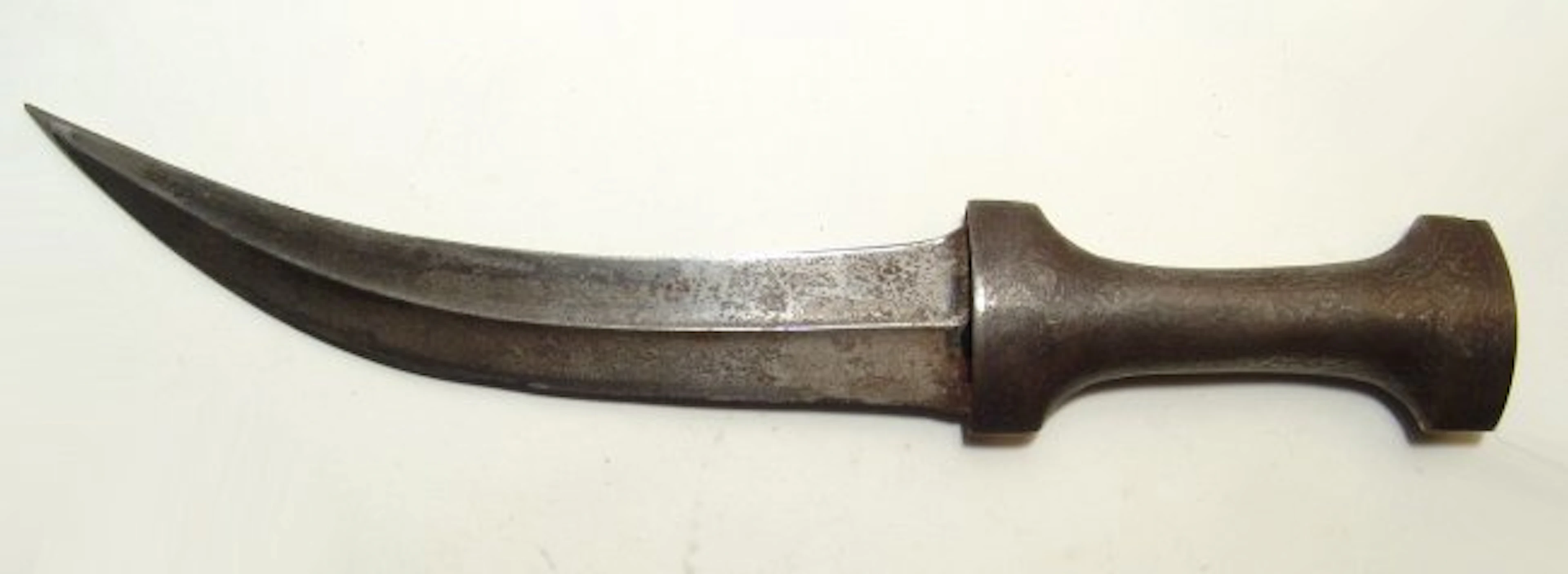 A Persian curved dagger with scabbard, 19th Century